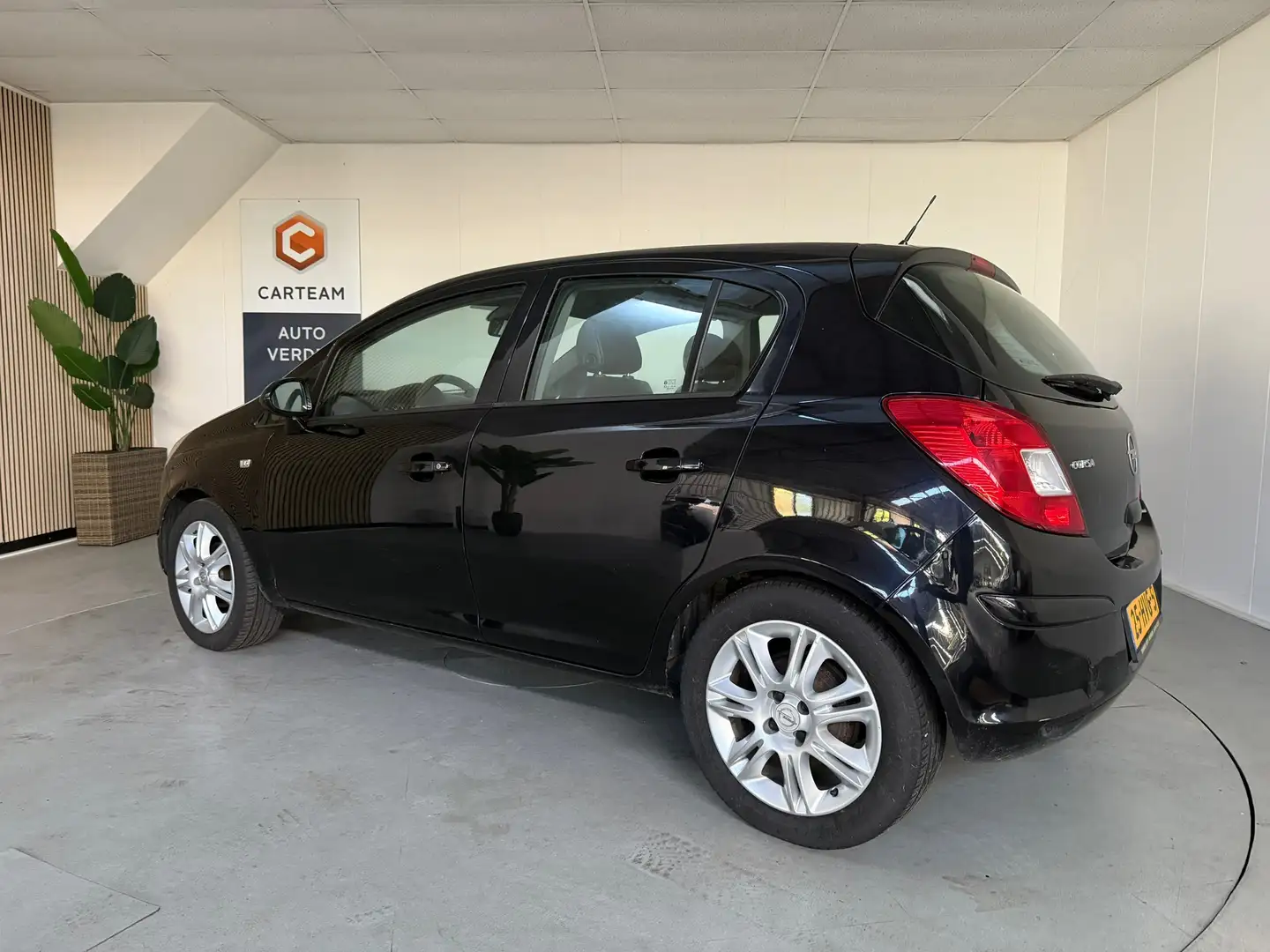 Opel Corsa 1.4-16V Cosmo Airco, LMV Noir - 2