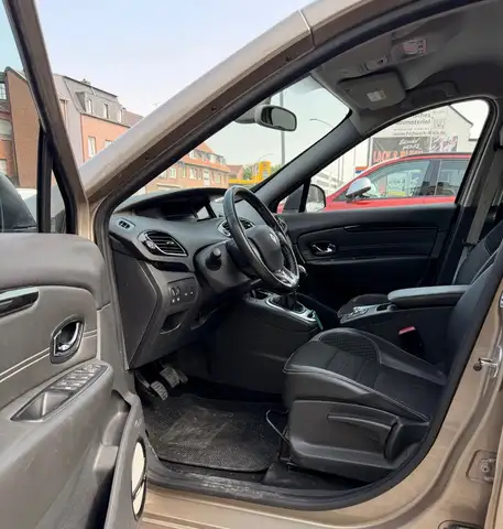 Renault Grand Scenic view 8