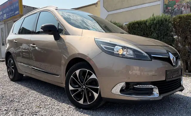 Renault Grand Scenic view 3