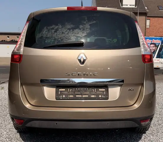 Renault Grand Scenic view 5
