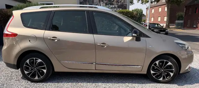 Renault Grand Scenic view 30