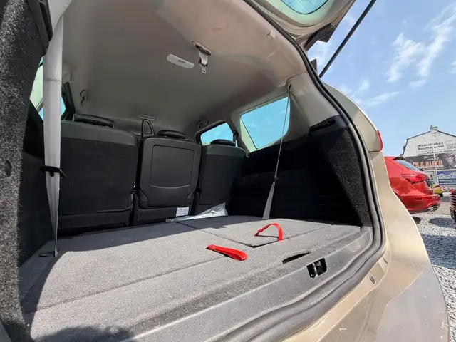 Renault Grand Scenic view 17