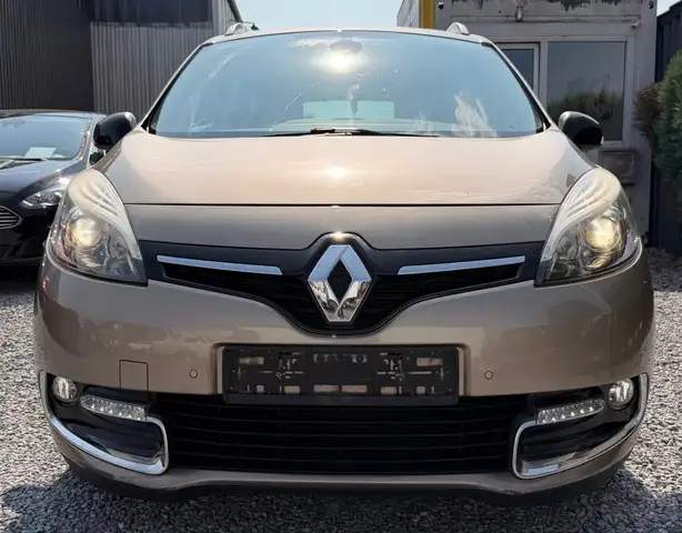 Renault Grand Scenic view 2