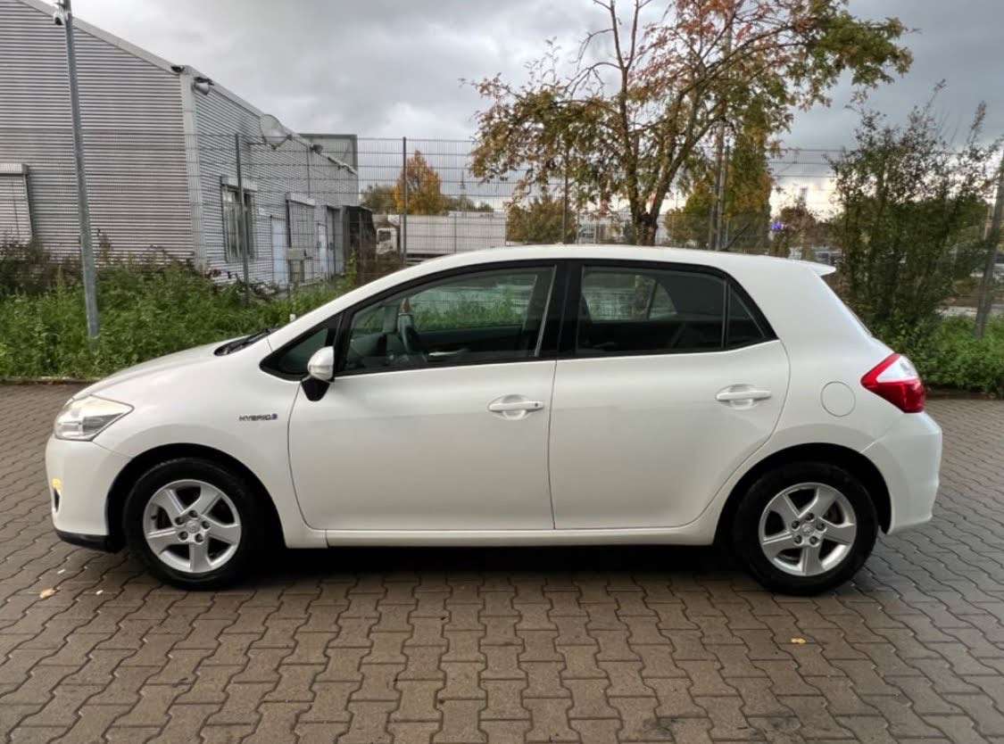 Second hand Toyota Auris 1.8