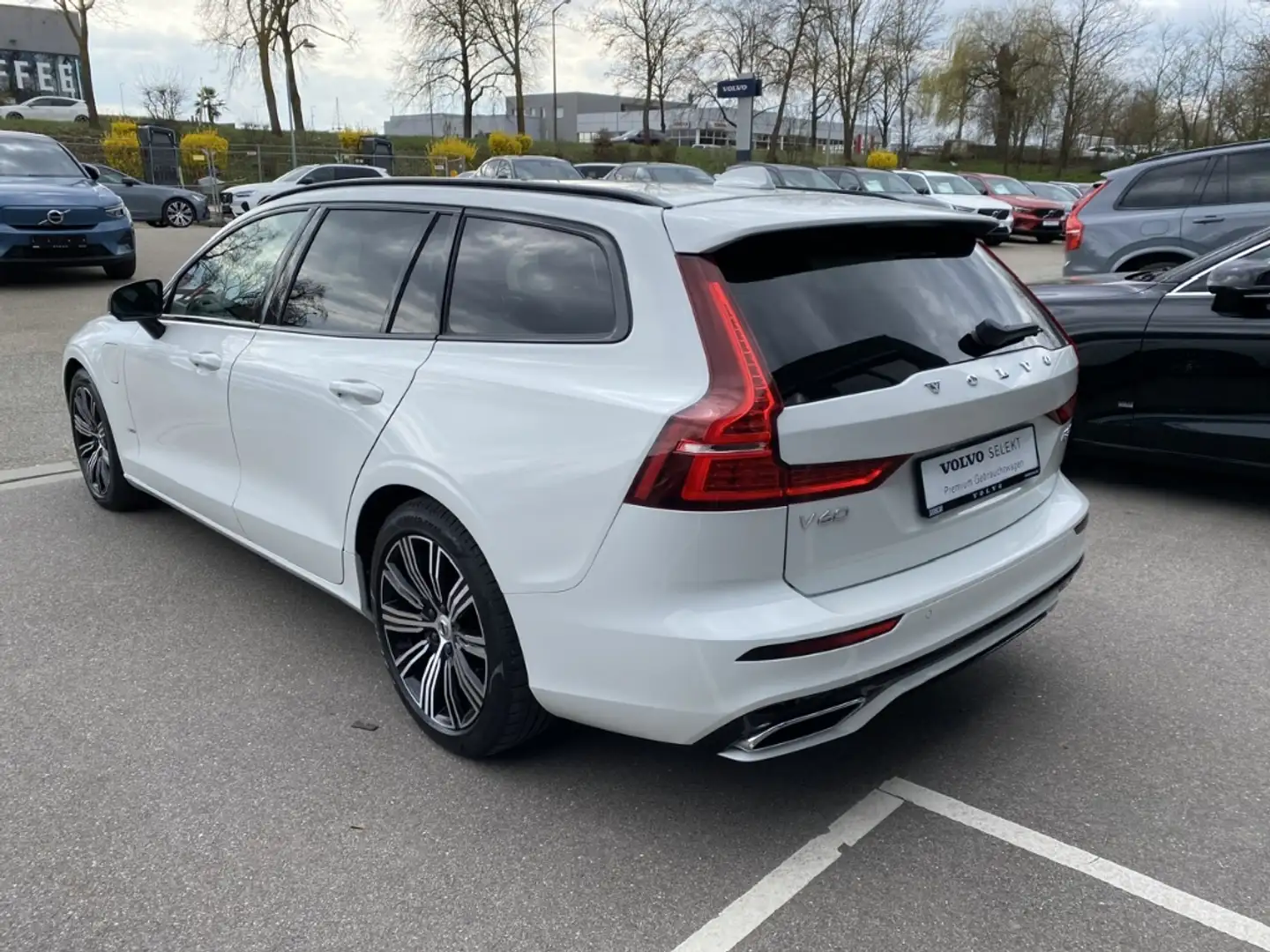 Volvo V60 R Design Plug-In Hybrid AWD T8 Twin Engine EU6d-T Weiß - 2