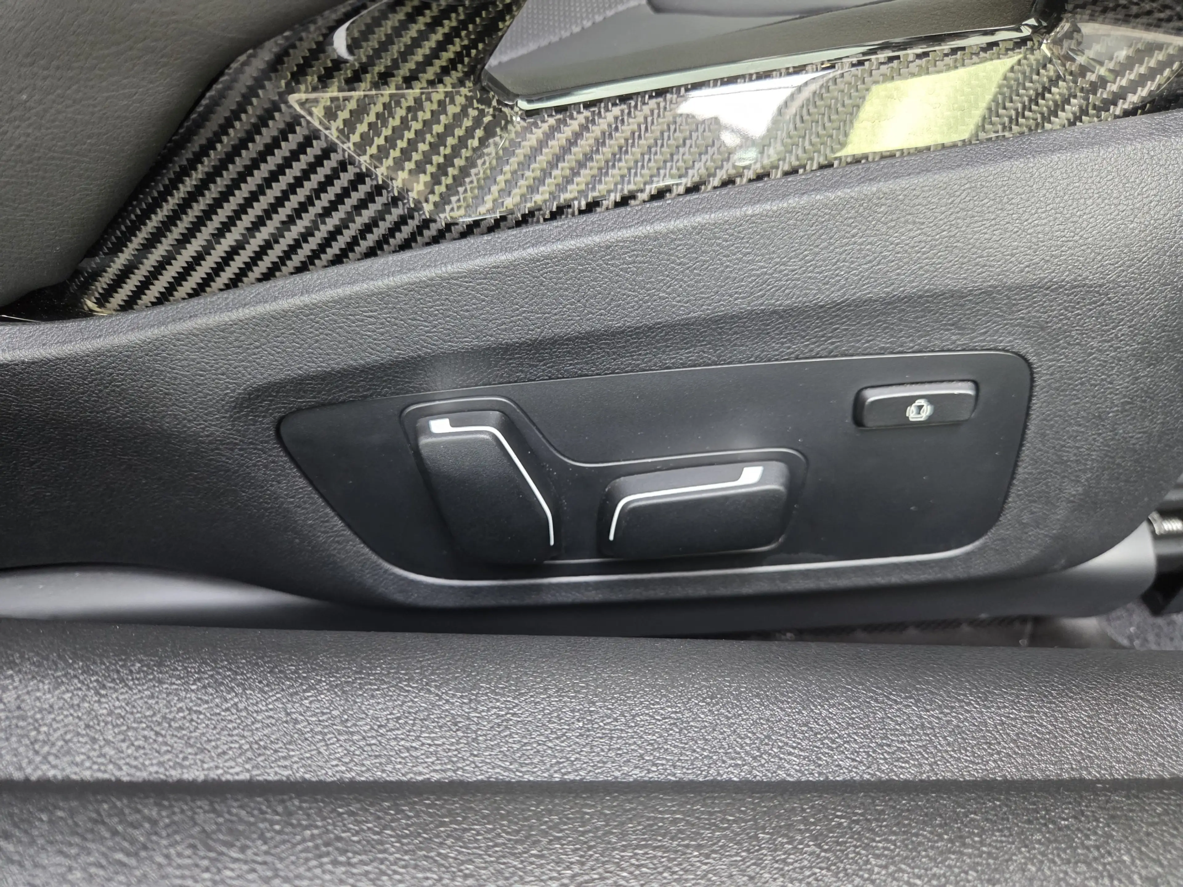 BMW M4 xDrive Comp. Schalensitze ACC 360° Carbon — photo 36
