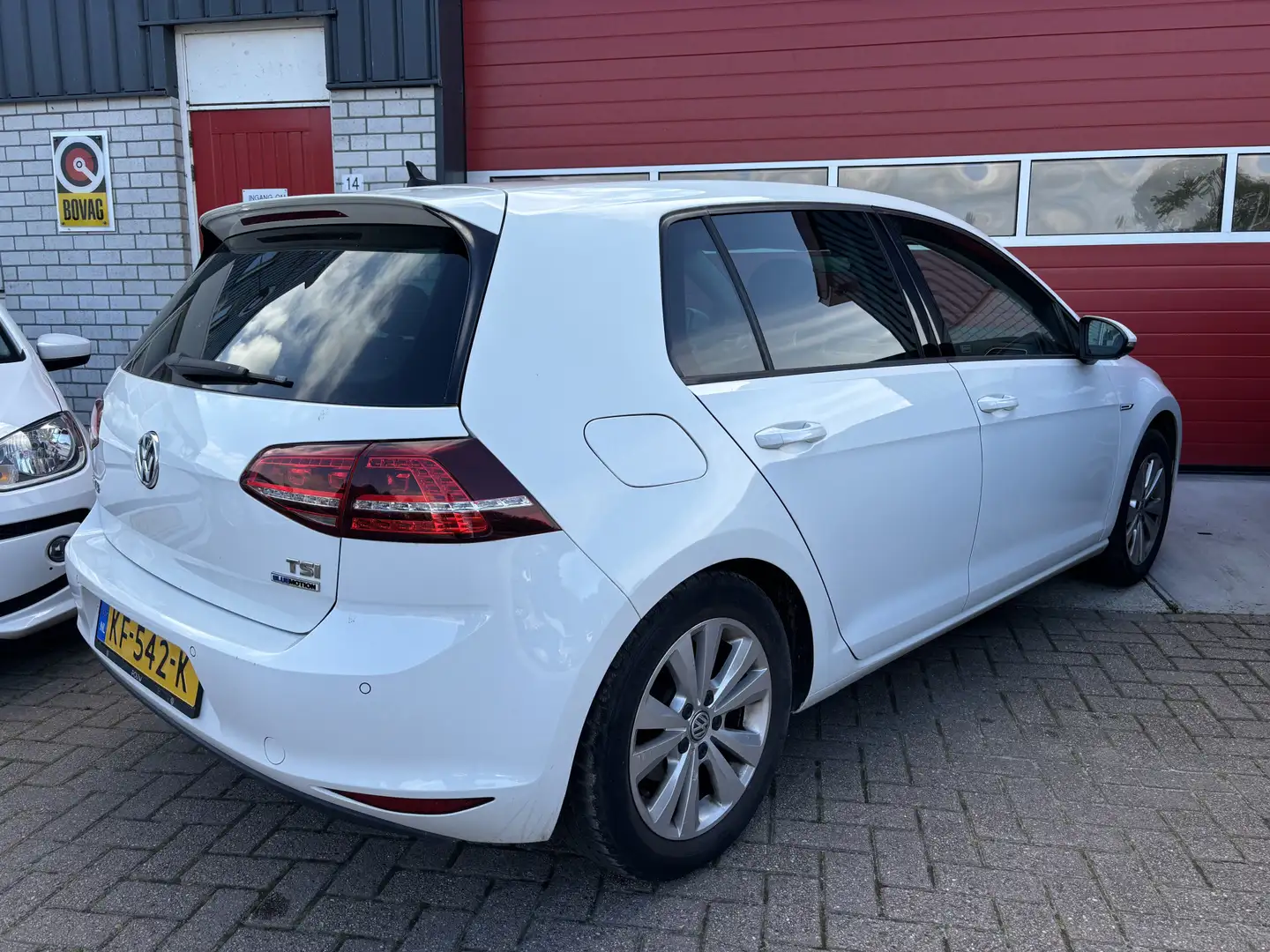 Volkswagen Golf 1.0 TSI Connected Series CARPLAY / DAB+ / NAVI / C Weiß - 2