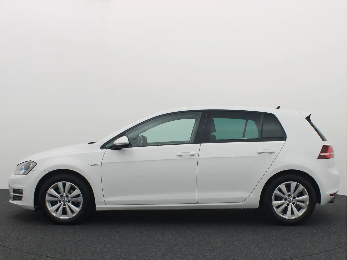 Volkswagen Golf 1.0 TSI Connected Series CARPLAY / DAB+ / NAVI / C Wit - 2