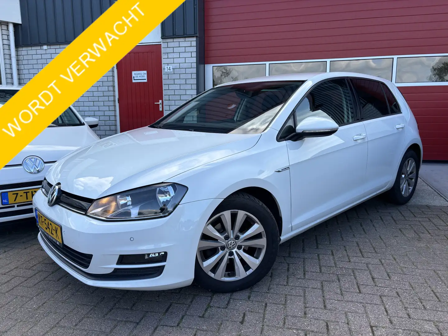 Volkswagen Golf 1.0 TSI Connected Series CARPLAY / DAB+ / NAVI / C Weiß - 1