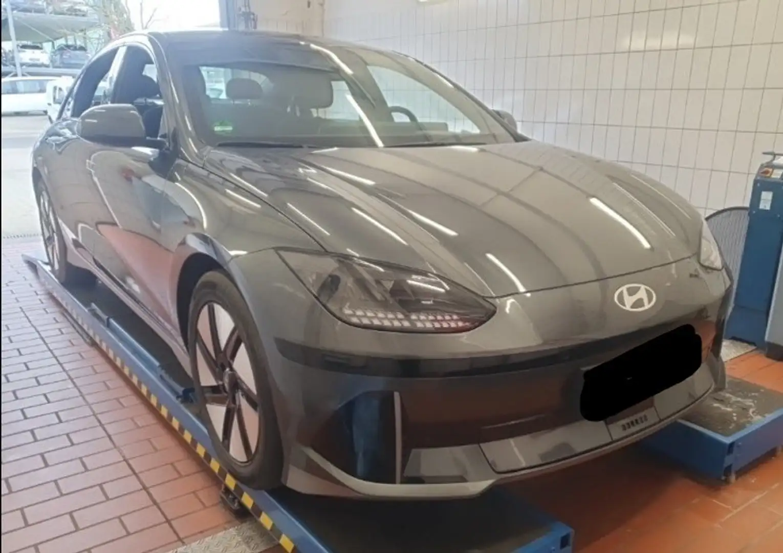 Hyundai IONIQ 6 Dynamiq*ACC*Totwinkelass*R.cam*SHZ*Navi Gris - 1