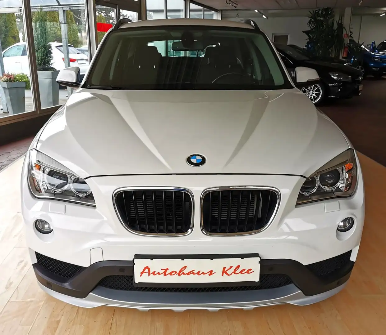 BMW X1 18 d xDrive (E84) *XENON*NAVI*AHK* Weiß - 2