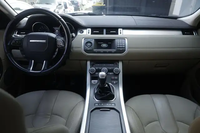 Land Rover Range Rover Evoque view 2