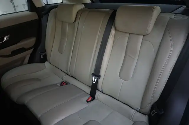 Land Rover Range Rover Evoque view 3