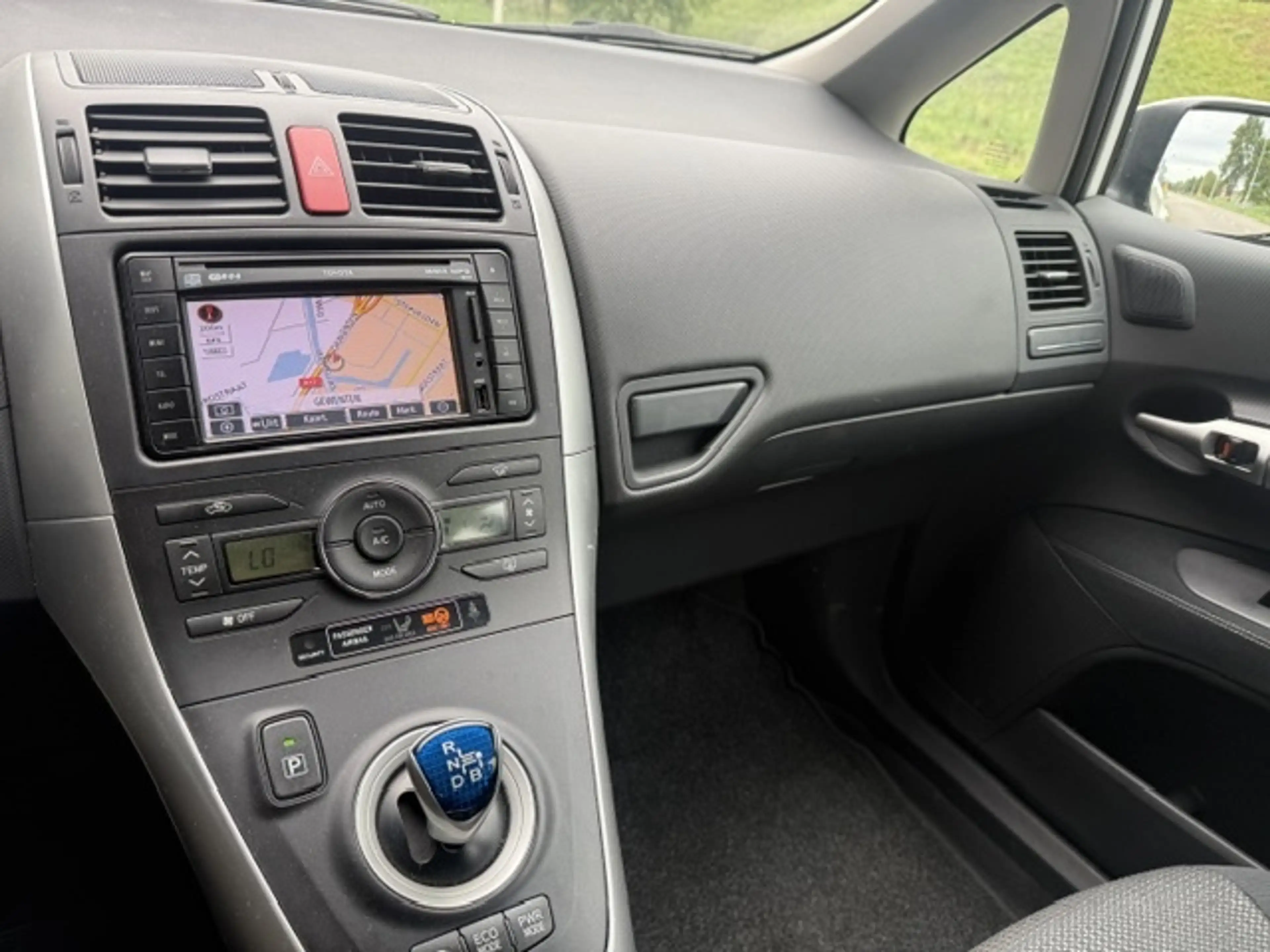 Toyota Auris 1.8 Full Hybrid Asp. Dealer onderhouden. — photo 9