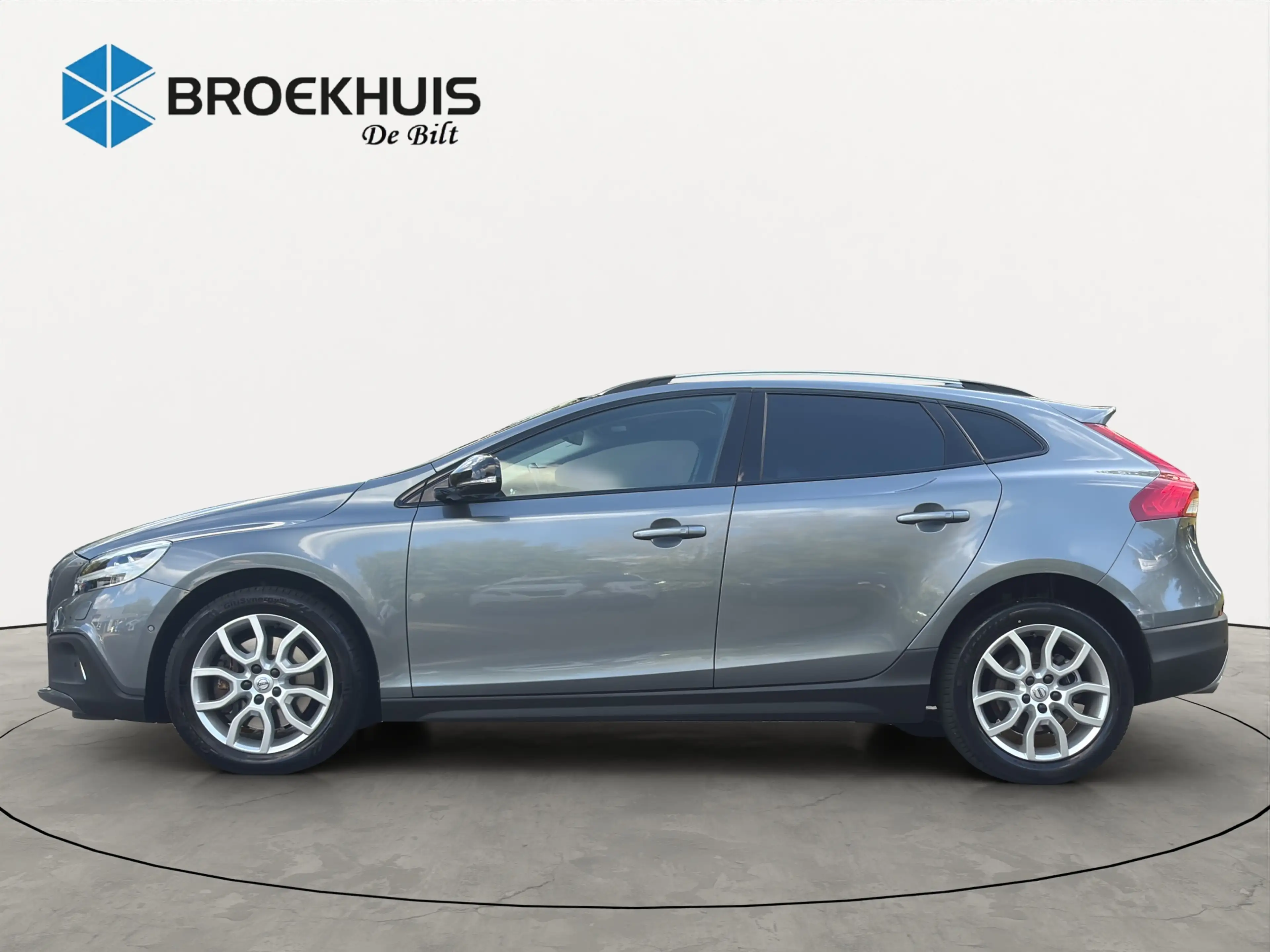 Volvo V40 Cross Country 1.5 T3 Polar+ Luxury AUTOMAAT | TREKHAAK | HARMAB/ — photo 2