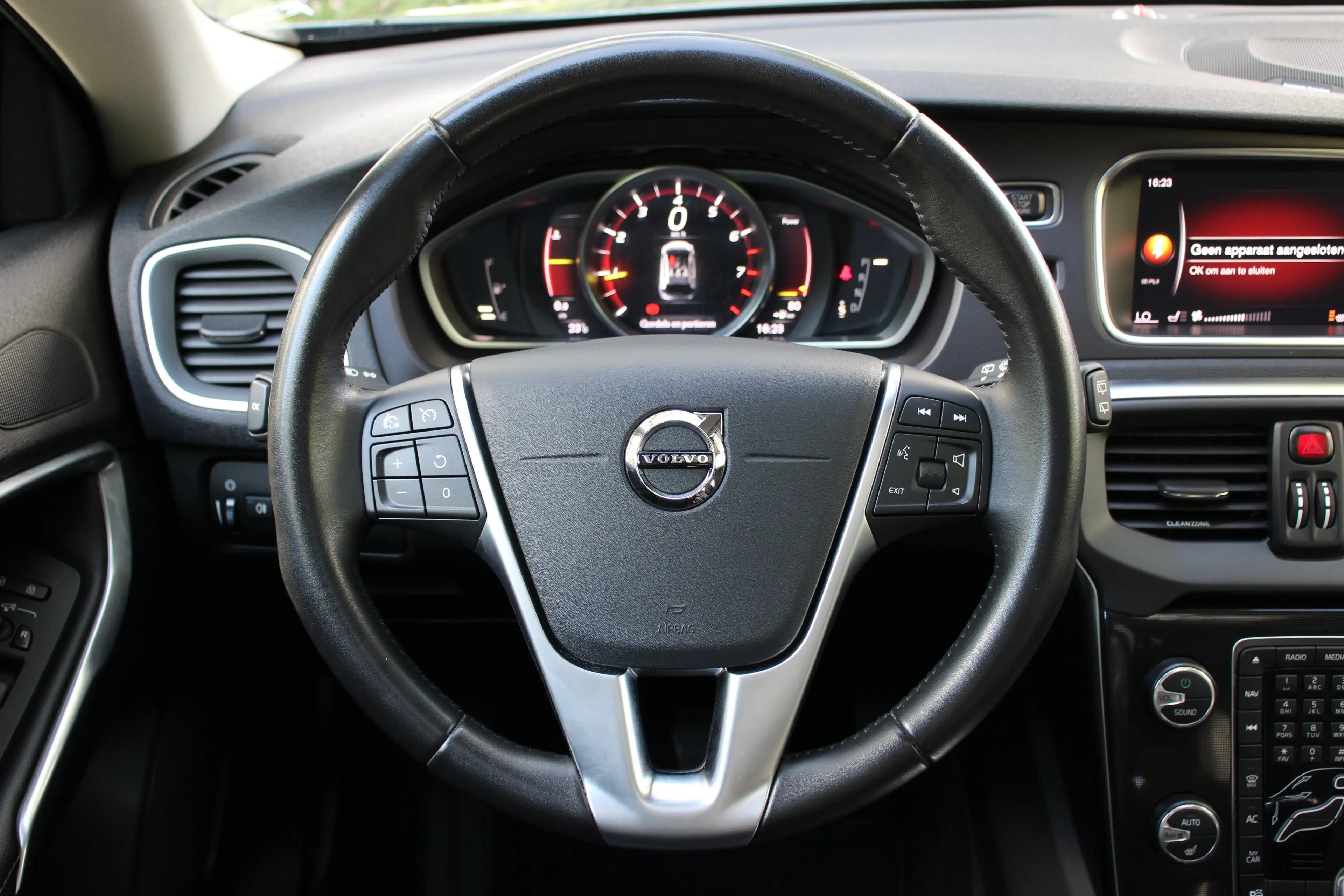 Volvo V40 Cross Country 1.5 T3 Polar+ Luxury AUTOMAAT | TREKHAAK | HARMAB/ — photo 28
