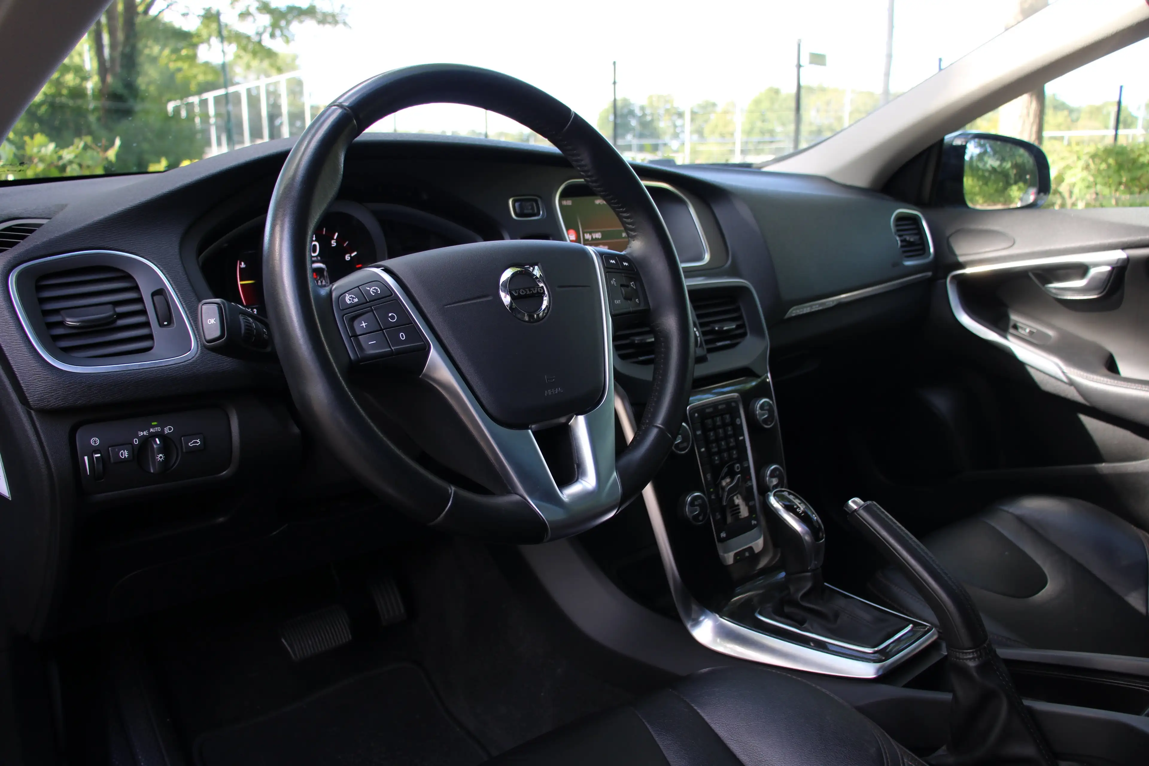 Volvo V40 Cross Country 1.5 T3 Polar+ Luxury AUTOMAAT | TREKHAAK | HARMAB/ — photo 4