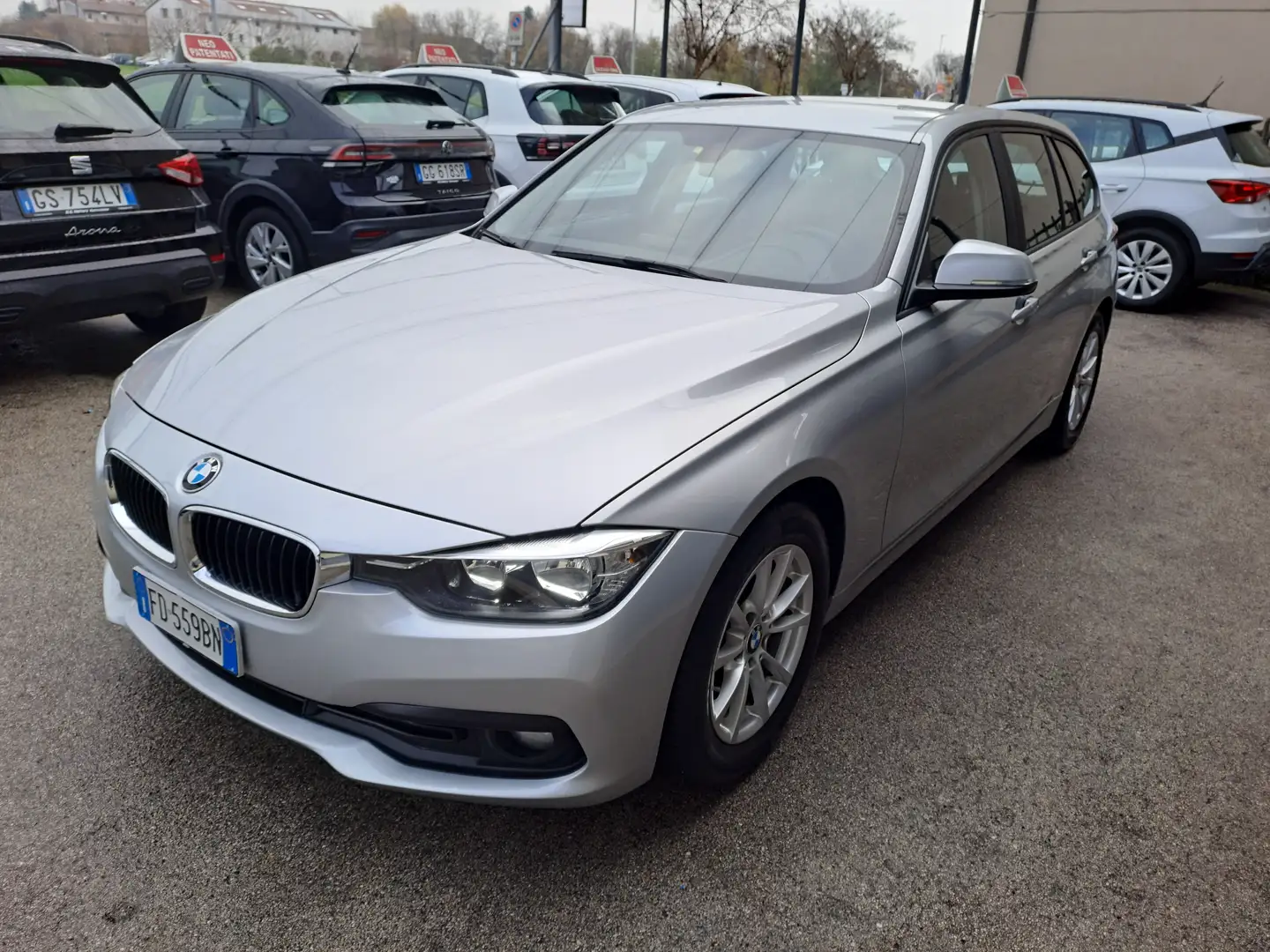 BMW 318 d Touring 150CV Business - EURO 6B siva - 1