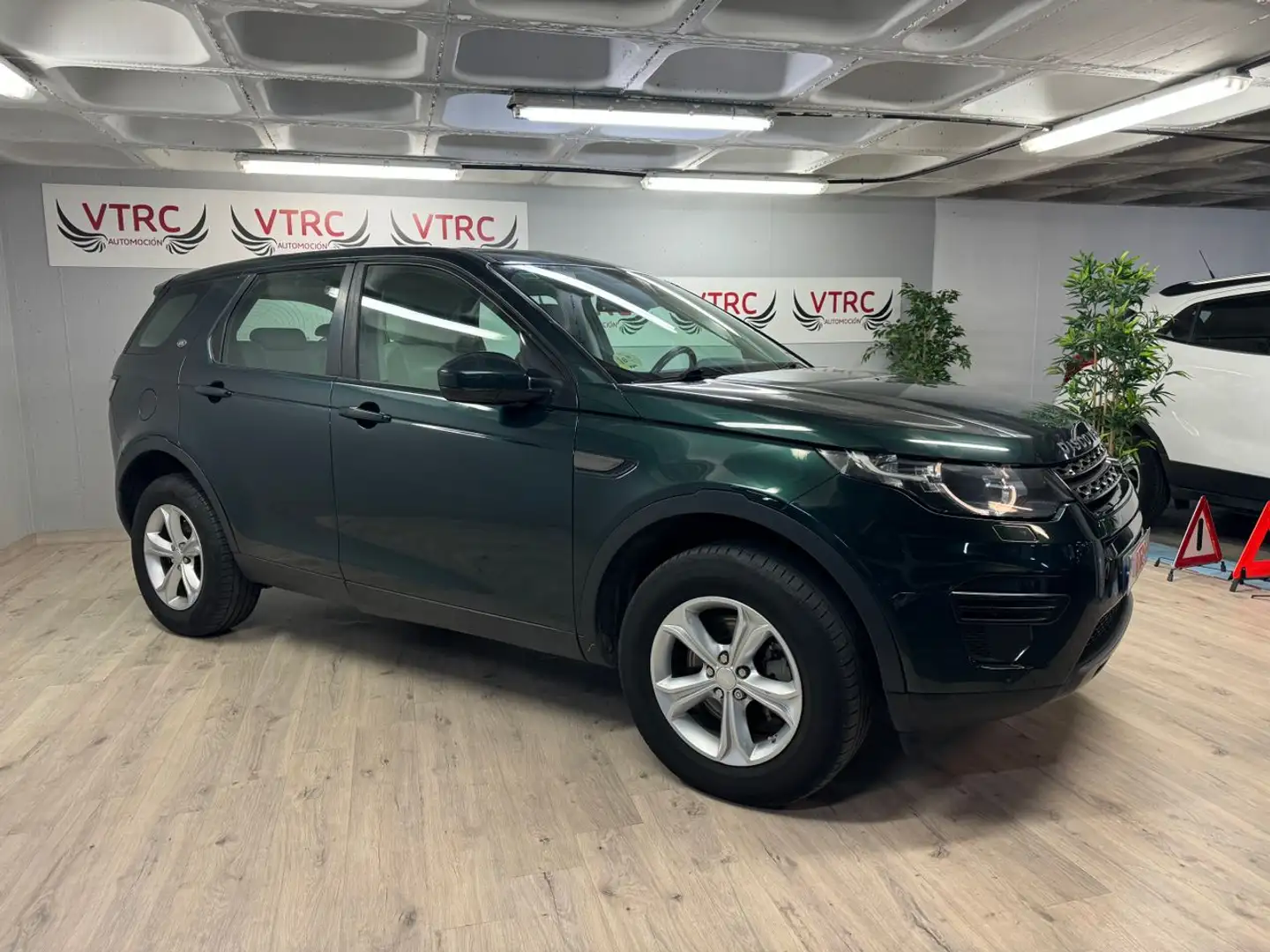 Land Rover Discovery Sport 2.0TD4 SE 4x4 Aut. 150 Green - 2