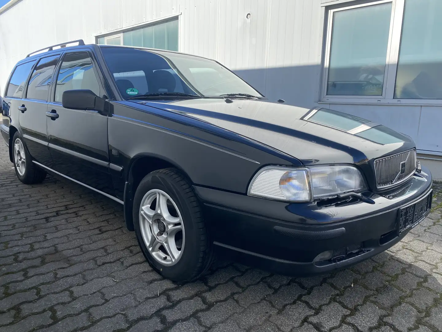 Volvo V70 2.4 5 Zylinder Klima/Teil-Leder/LM+M&S/TÜV NEU Schwarz - 2