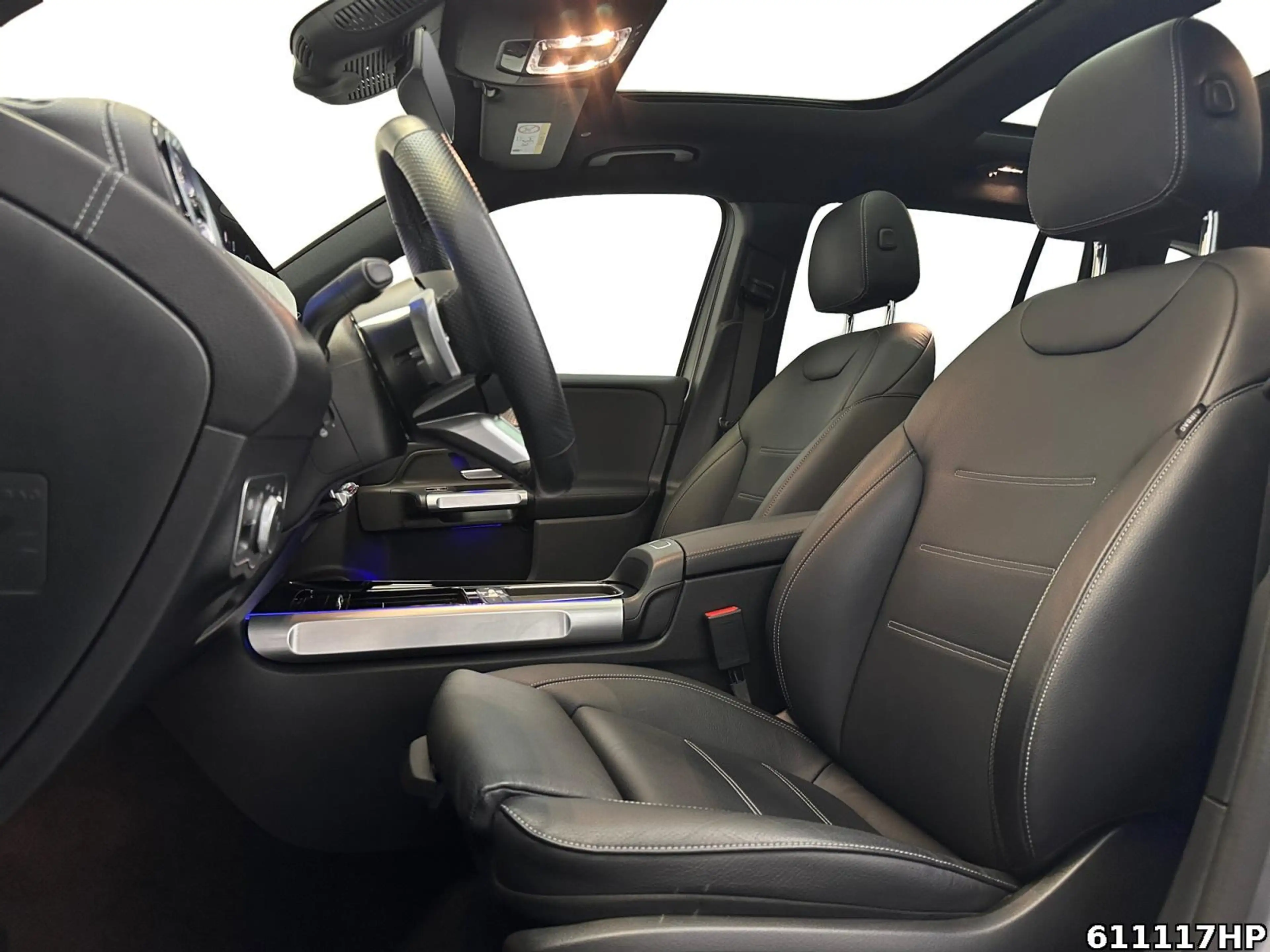 Mercedes-Benz EQB 350 4M AMG Night 7 Sitzer Pano HUD 360° 20" — photo 10