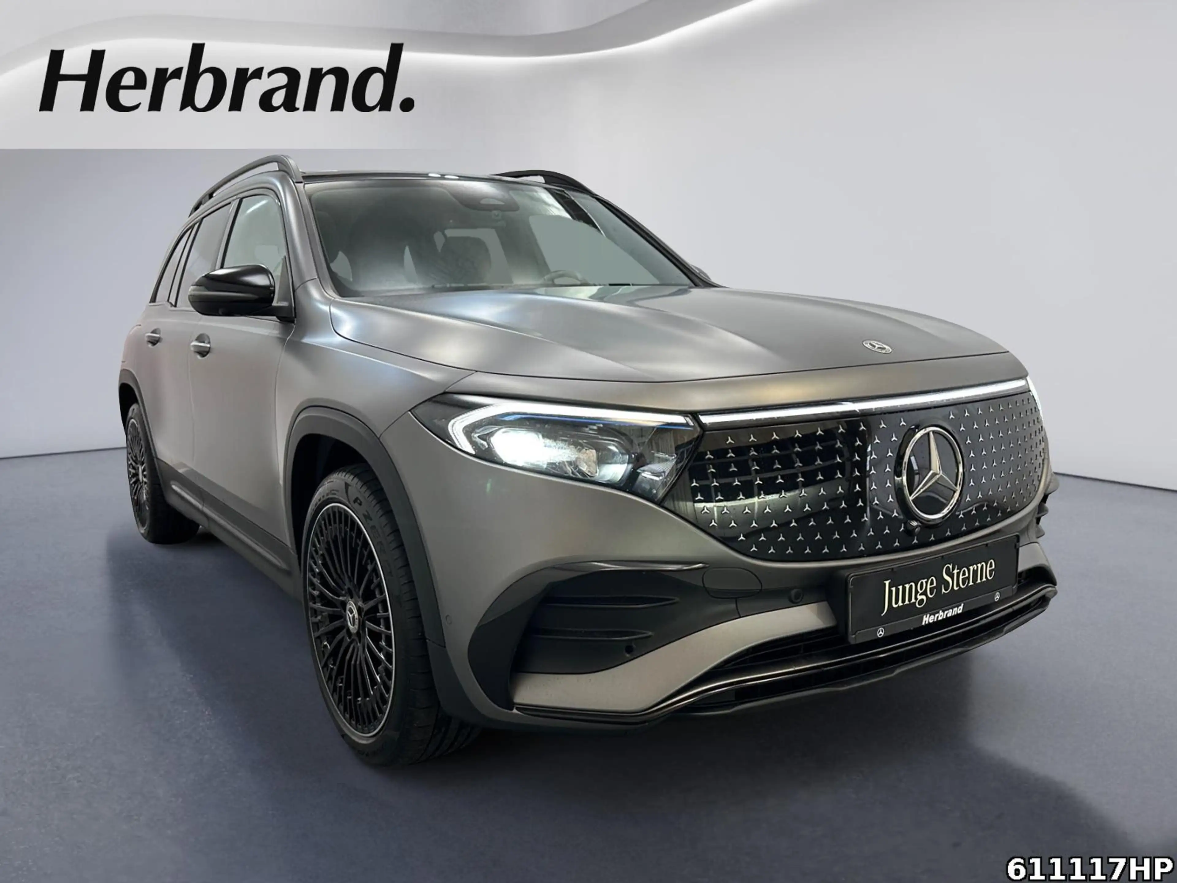 Mercedes-Benz EQB 350 4M AMG Night 7 Sitzer Pano HUD 360° 20" — photo 2