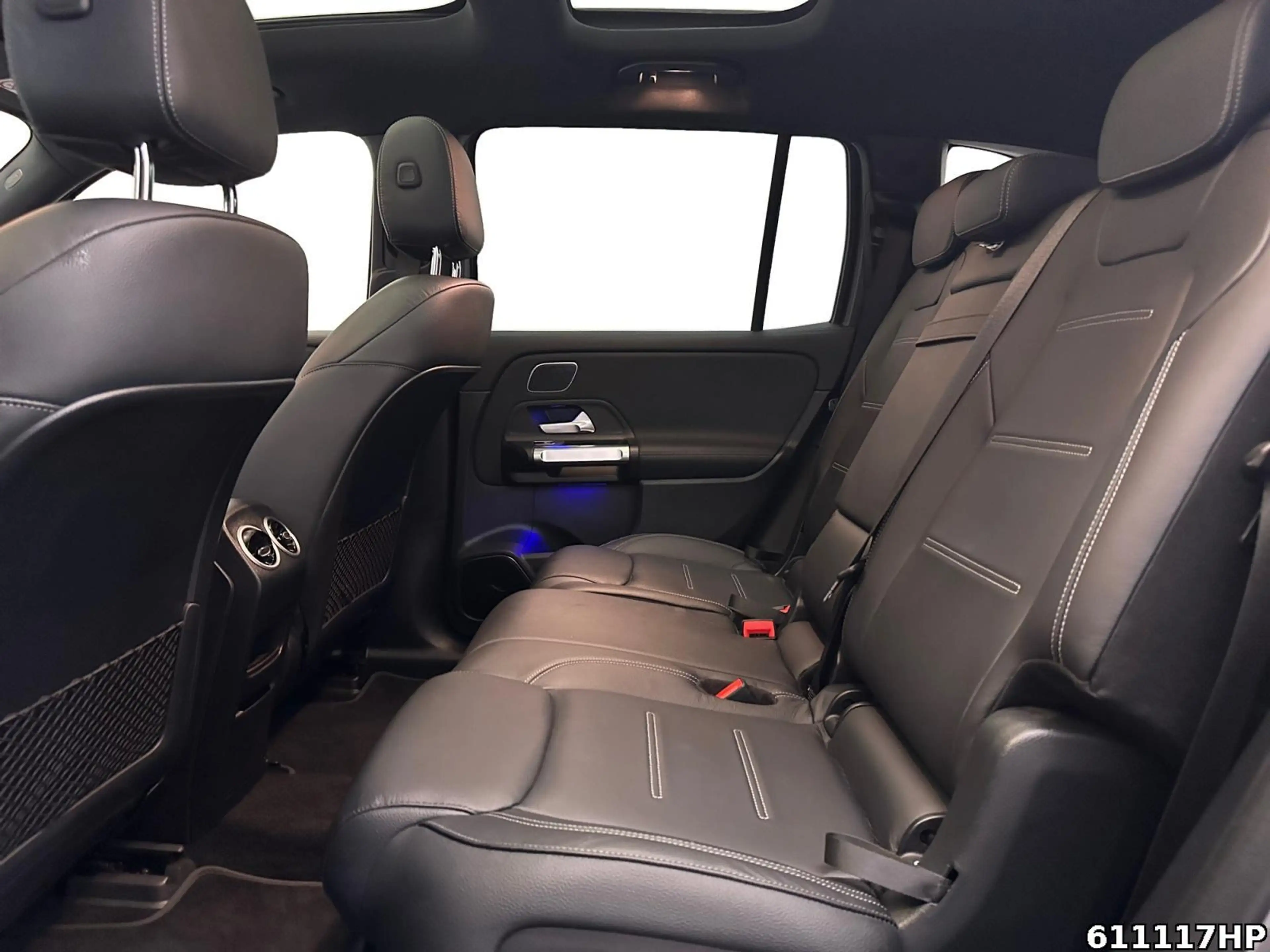 Mercedes-Benz EQB 350 4M AMG Night 7 Sitzer Pano HUD 360° 20" — photo 11