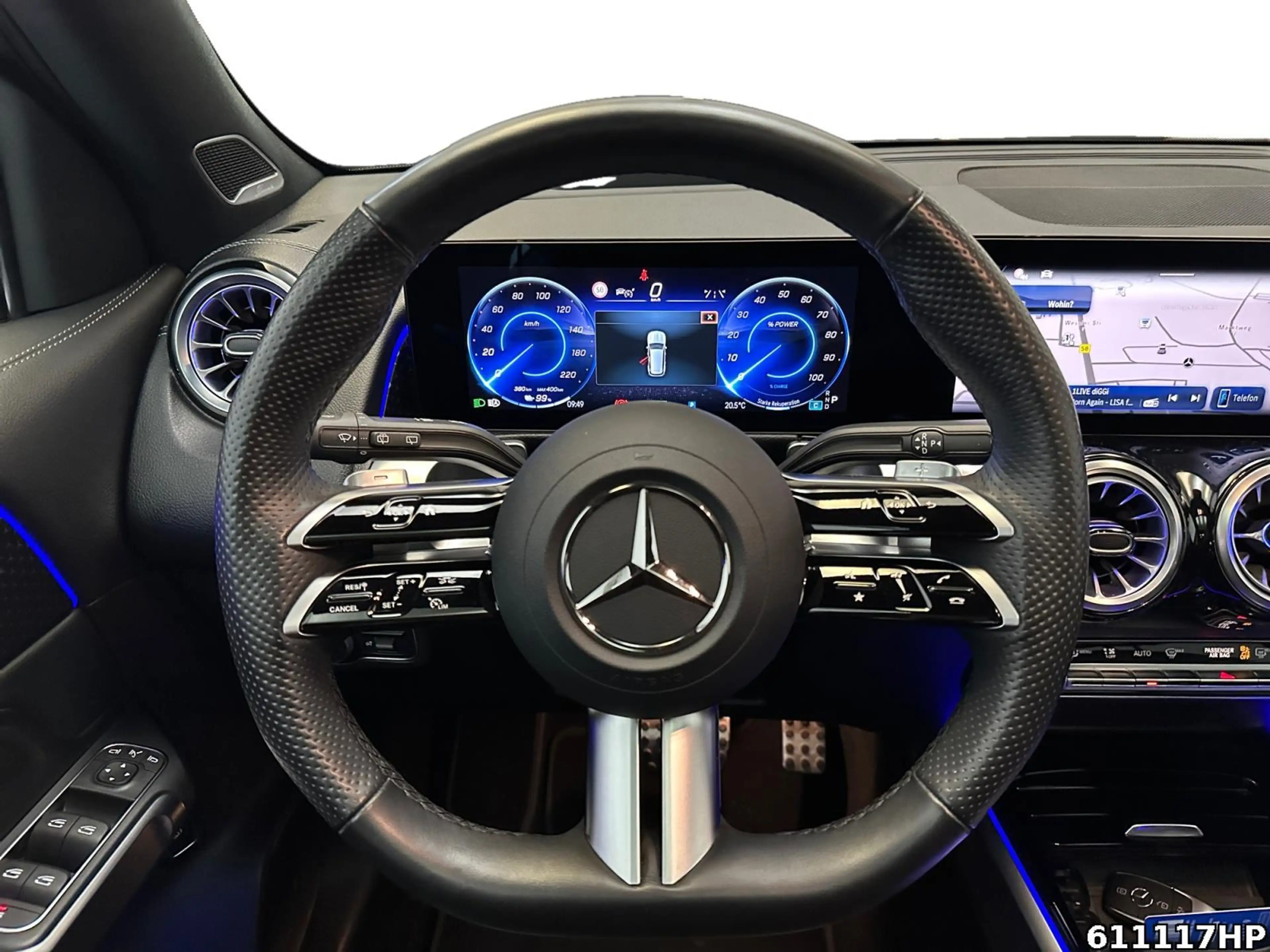Mercedes-Benz EQB 350 4M AMG Night 7 Sitzer Pano HUD 360° 20" — photo 13