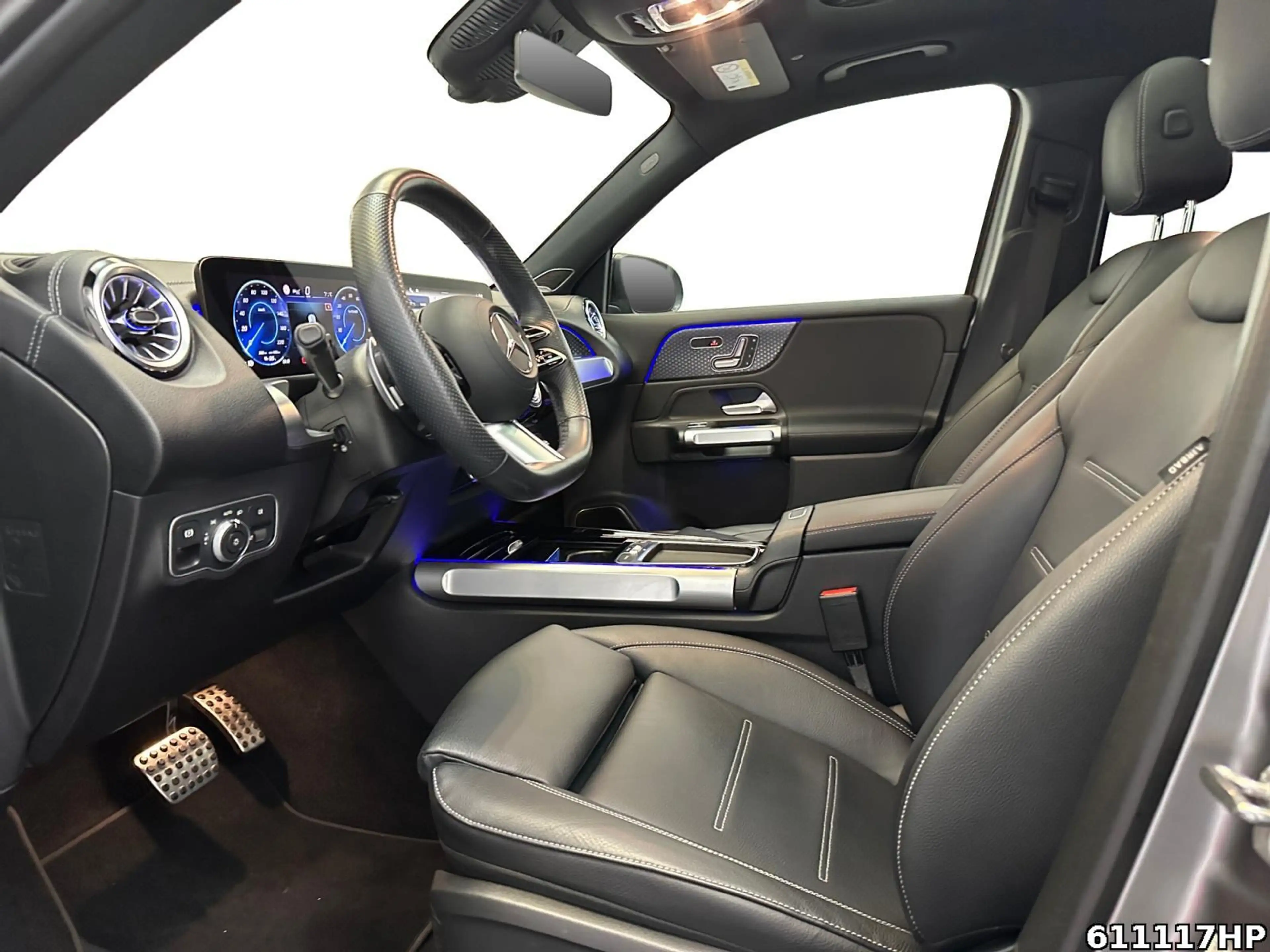 Mercedes-Benz EQB 350 4M AMG Night 7 Sitzer Pano HUD 360° 20" — photo 8