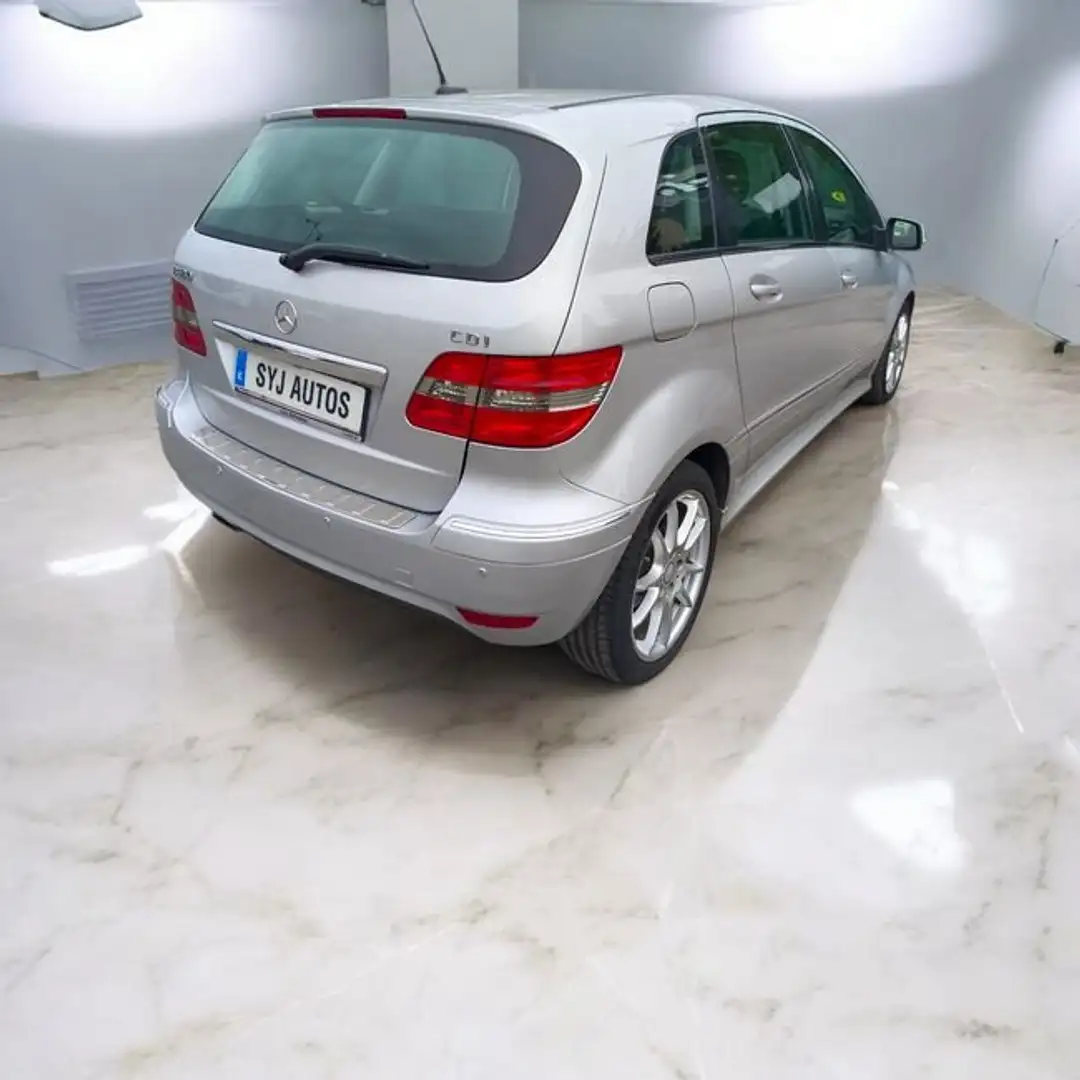 Mercedes-Benz B 180 180CDI Zilver - 2