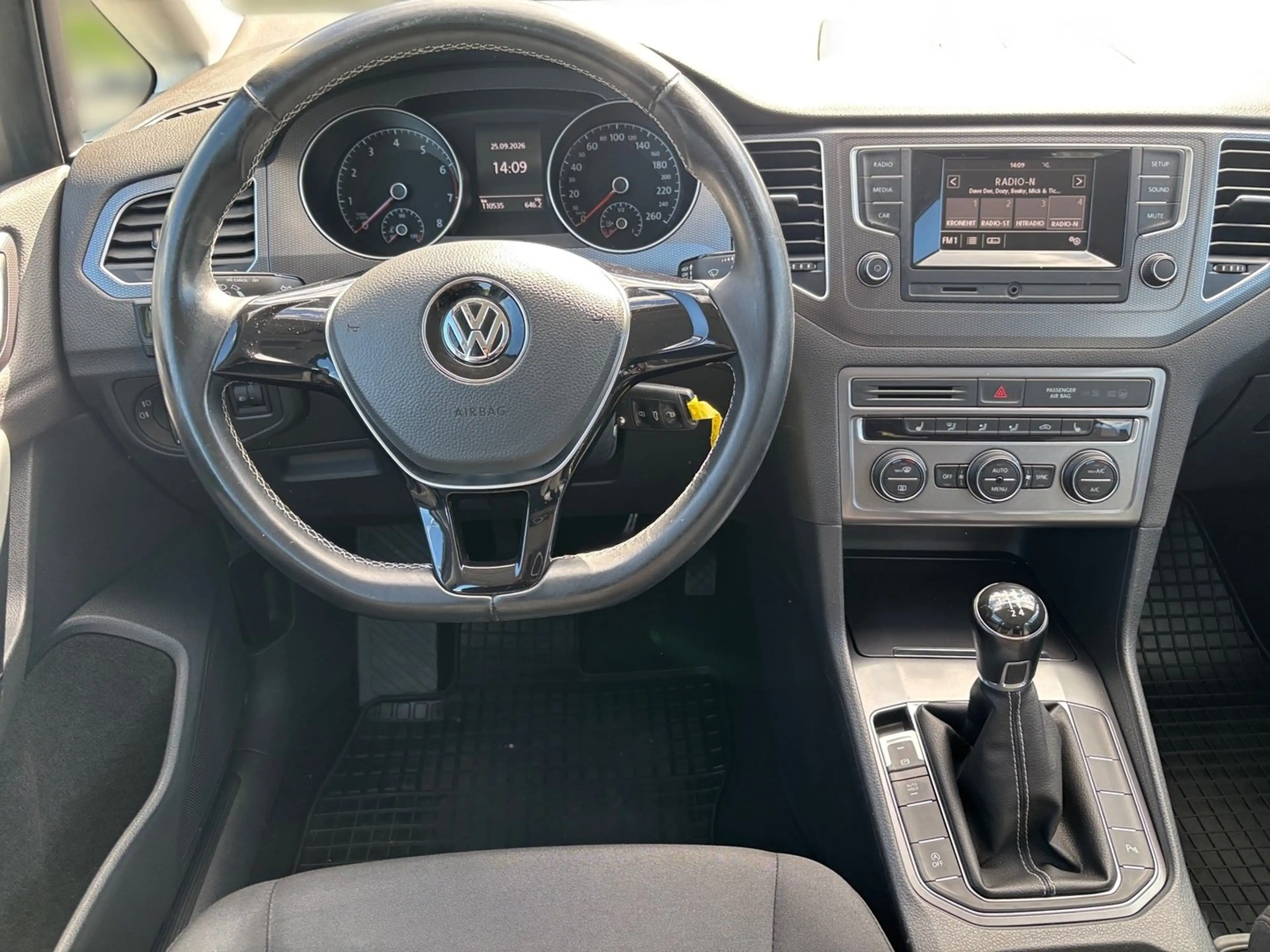 Volkswagen Golf Sportsvan Lounge BMT TSI — photo 12