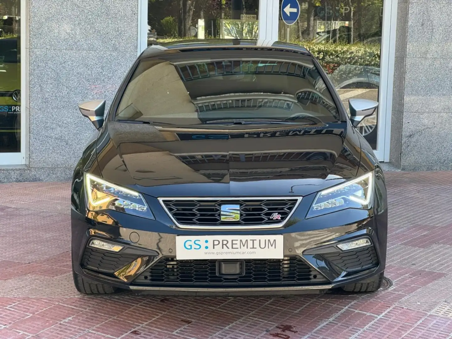 SEAT Leon 1.5 EcoTSI S&S FR 150 Zwart - 2