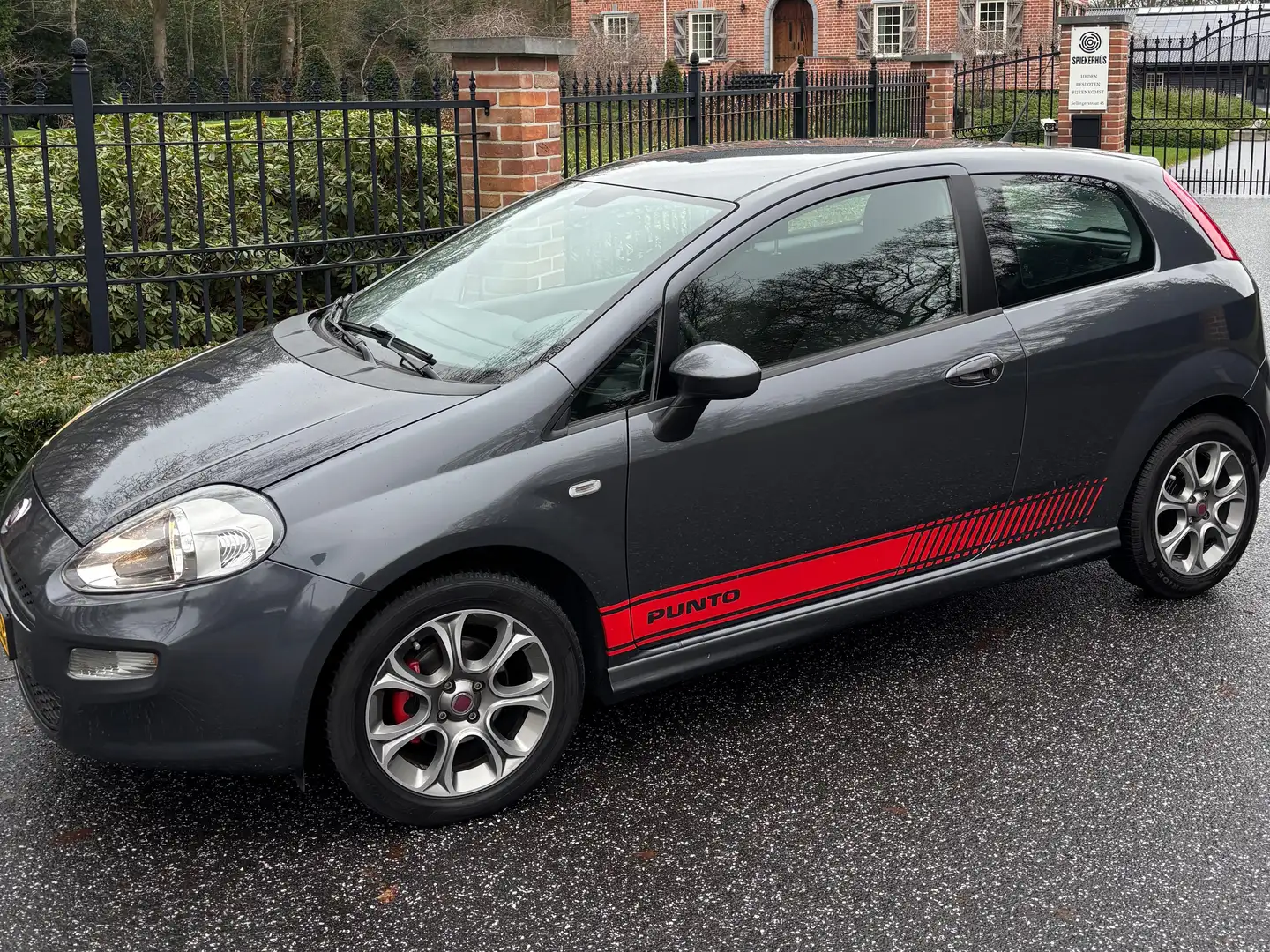 Fiat Punto Twin air 105 pk Grijs - 1