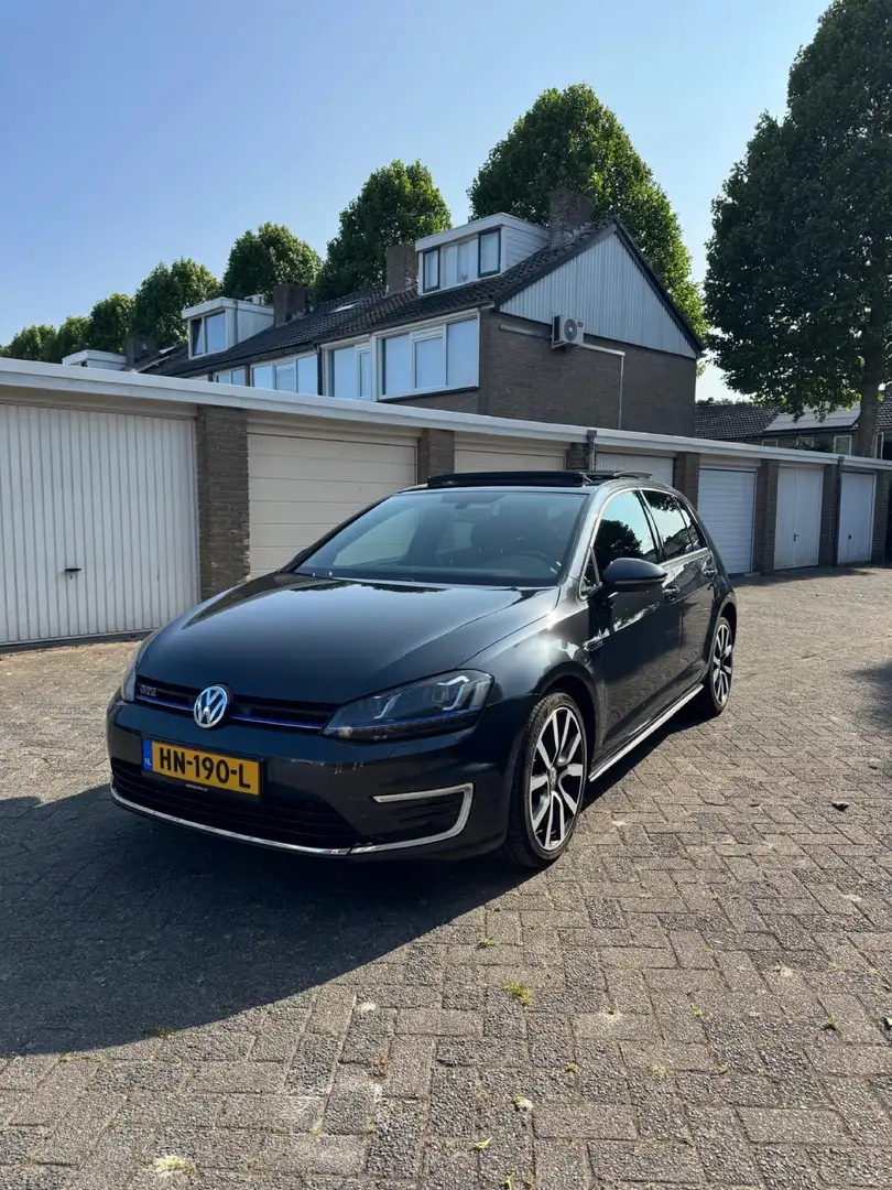 Volkswagen Golf 1.4 TSI GTE Zwart - 1