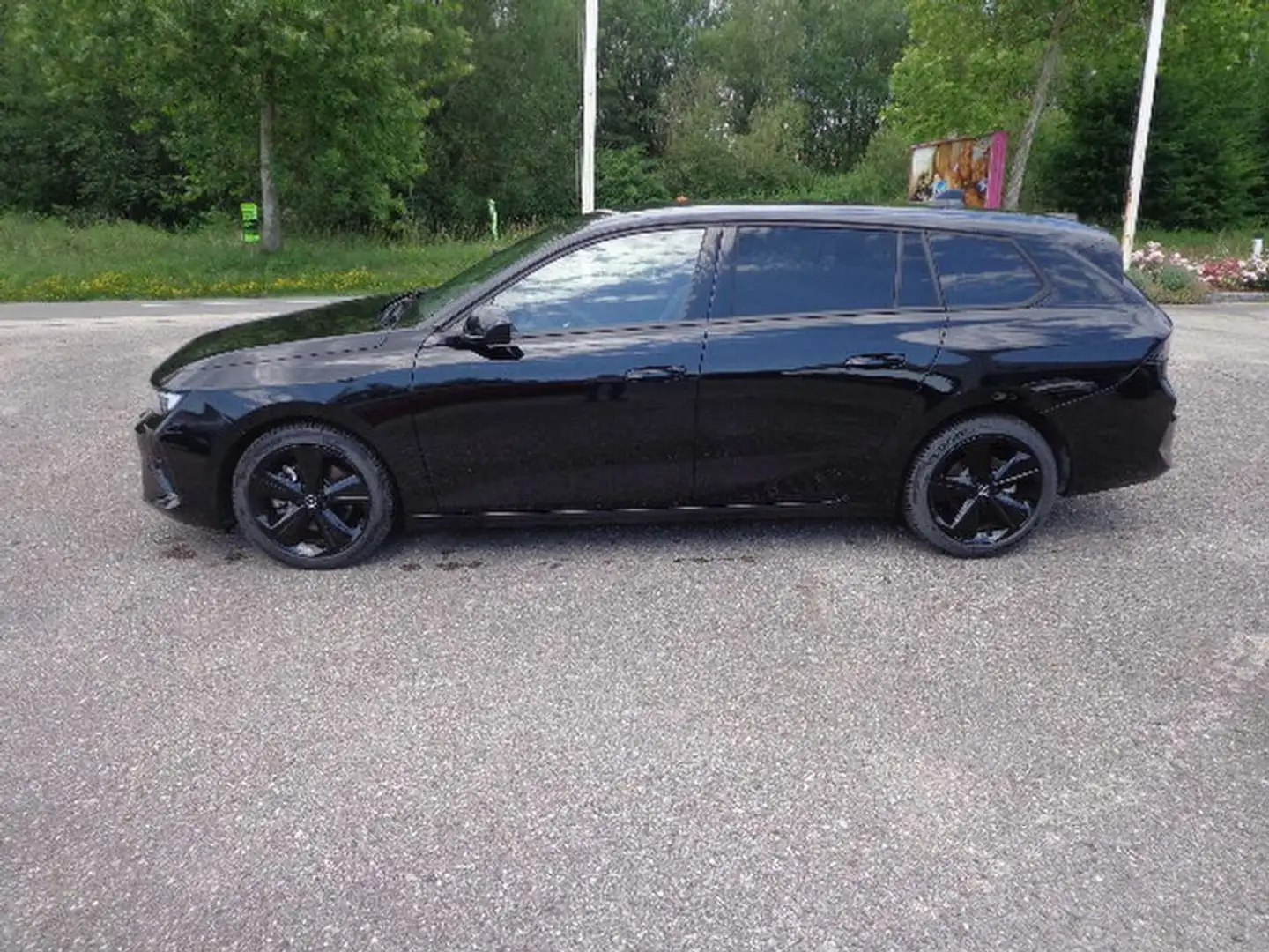 Opel Astra GS Schwarz - 2