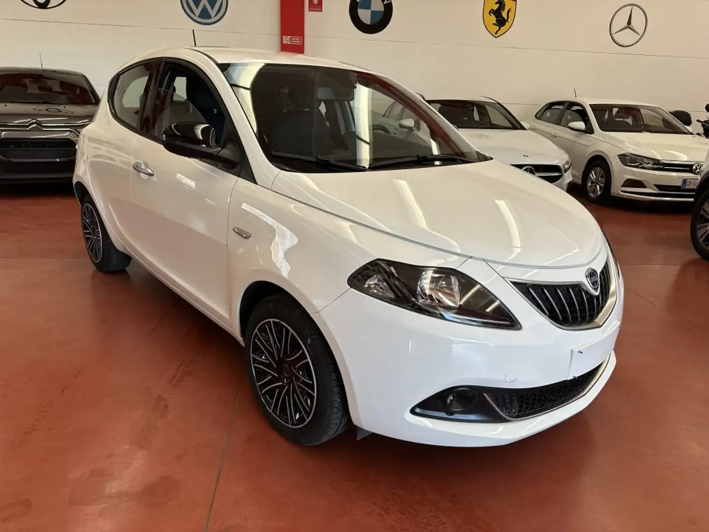Lancia Ypsilon Lancia Ypsilon 1.0 hybrid Platino aziendale Wit - 1