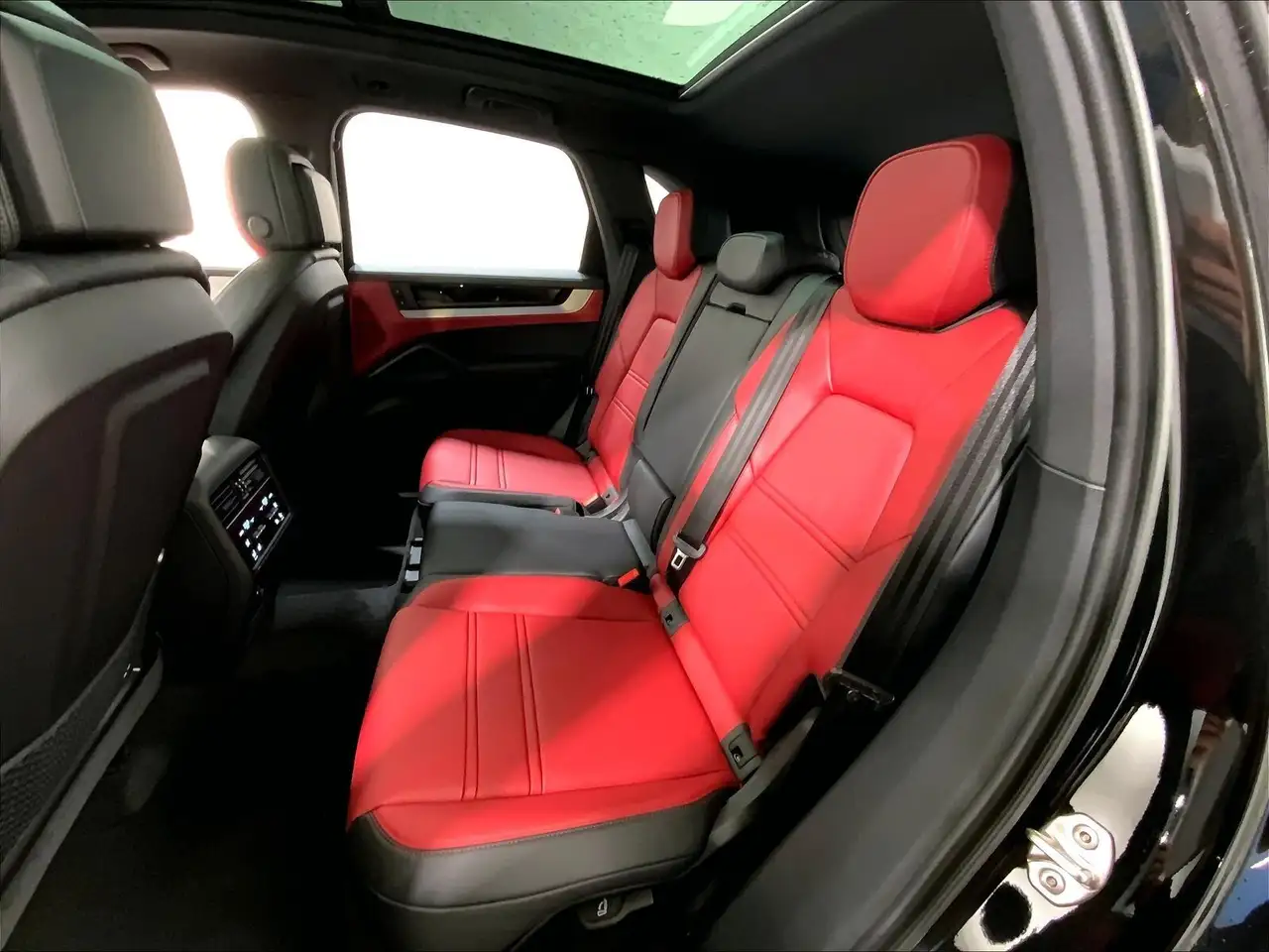 Porsche Cayenne снимка Porsche Cayenne