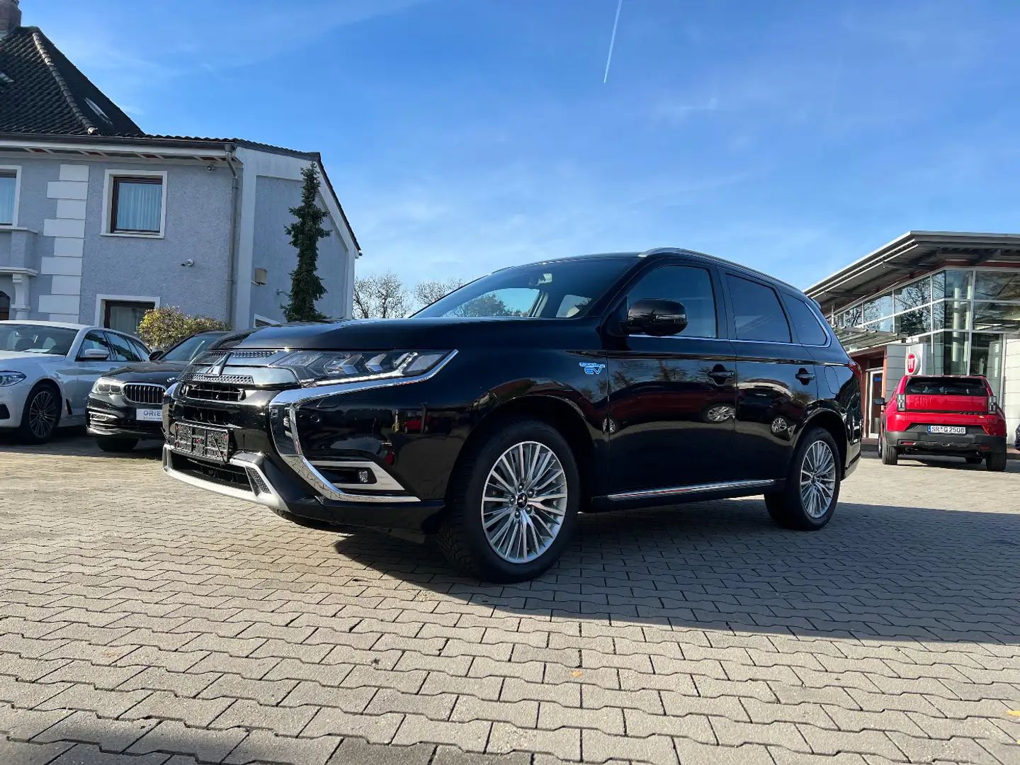 Mitsubishi Outlander 2.4 PHEV Plus Spirit *LED Navi Leder* Schwarz - 1