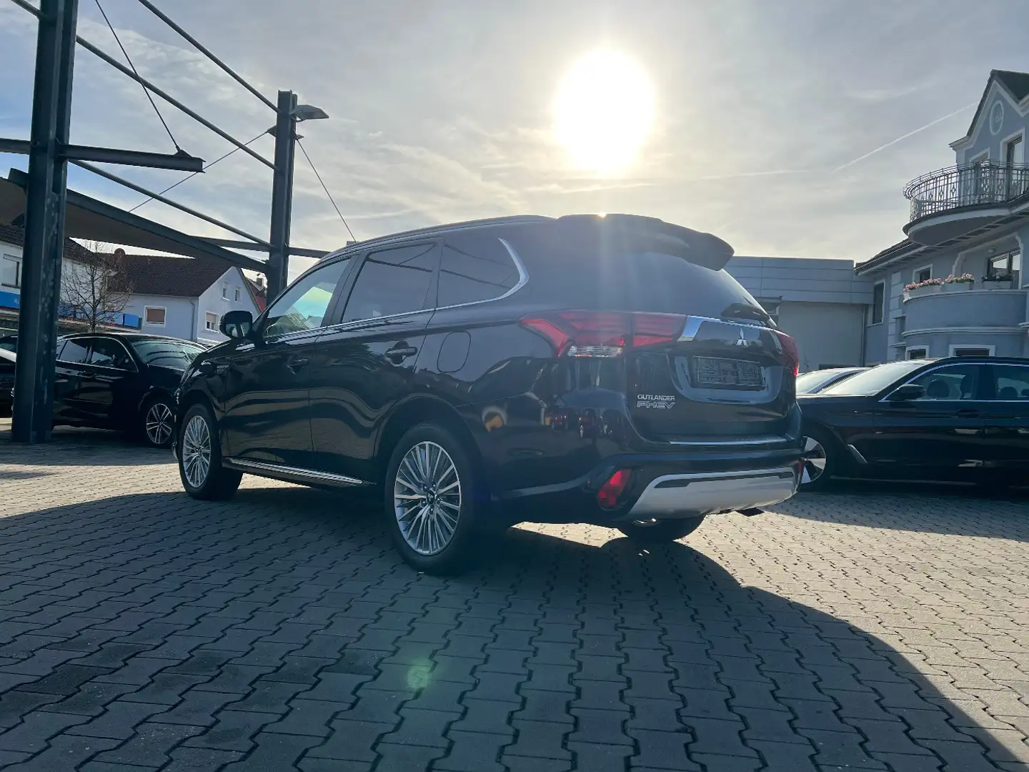 Mitsubishi Outlander 2.4 PHEV Plus Spirit *LED Navi Leder* Schwarz - 2