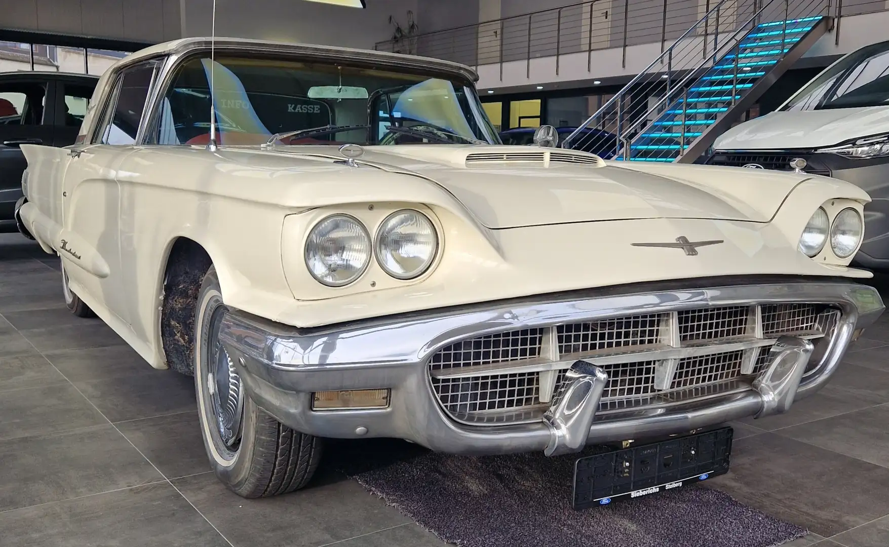 Ford Thunderbird Hardtop Bej - 1