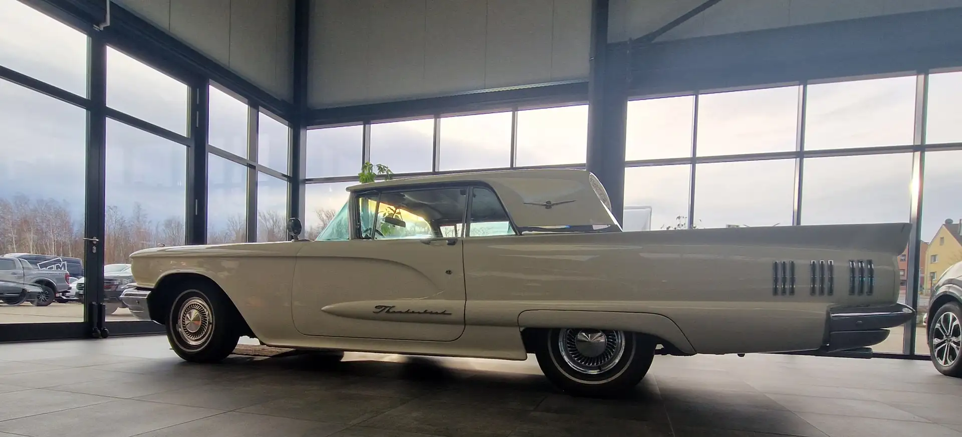 Ford Thunderbird Hardtop Bej - 2