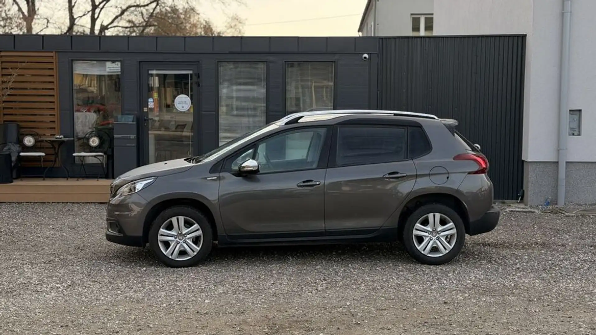 Peugeot 2008 Style Grau - 2