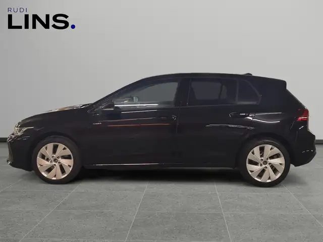 Volkswagen Golf view 2