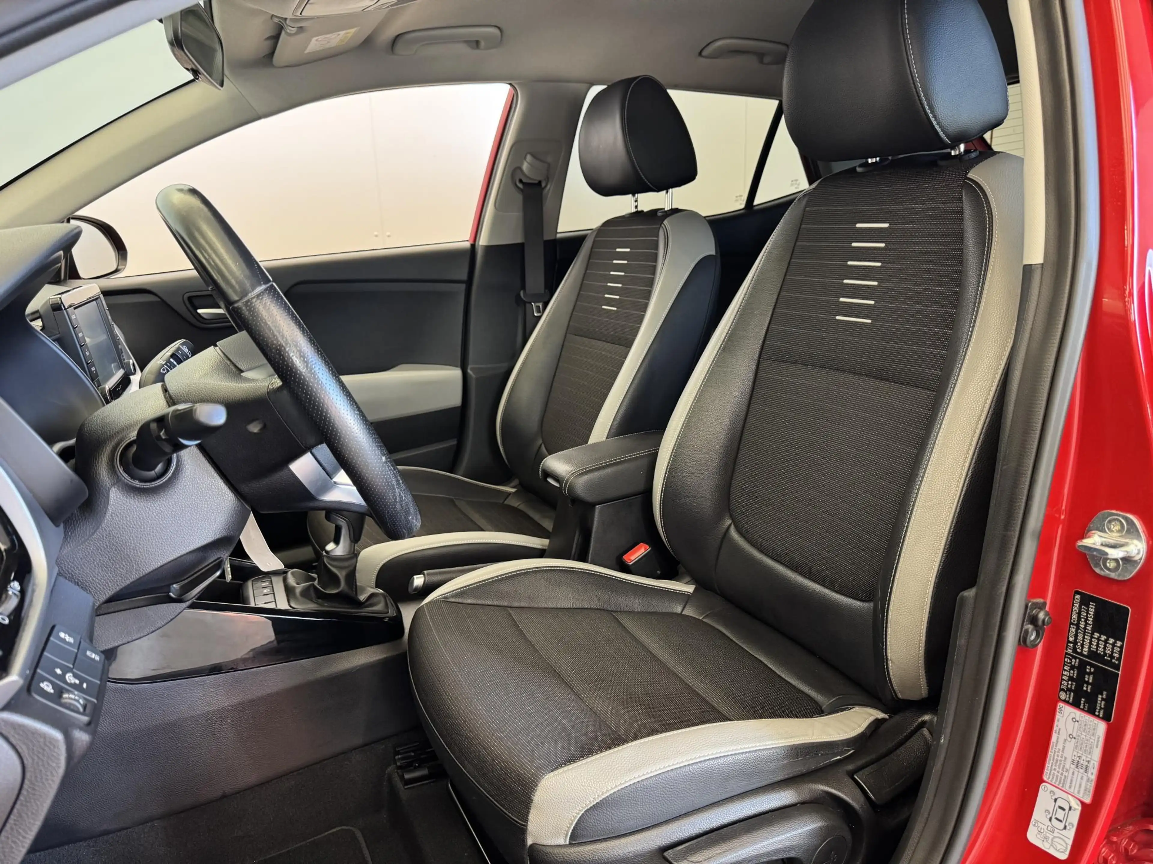 Kia Stonic 1.0 T-GDi Sports Edition | Camera | Cruise | Apple — photo 11