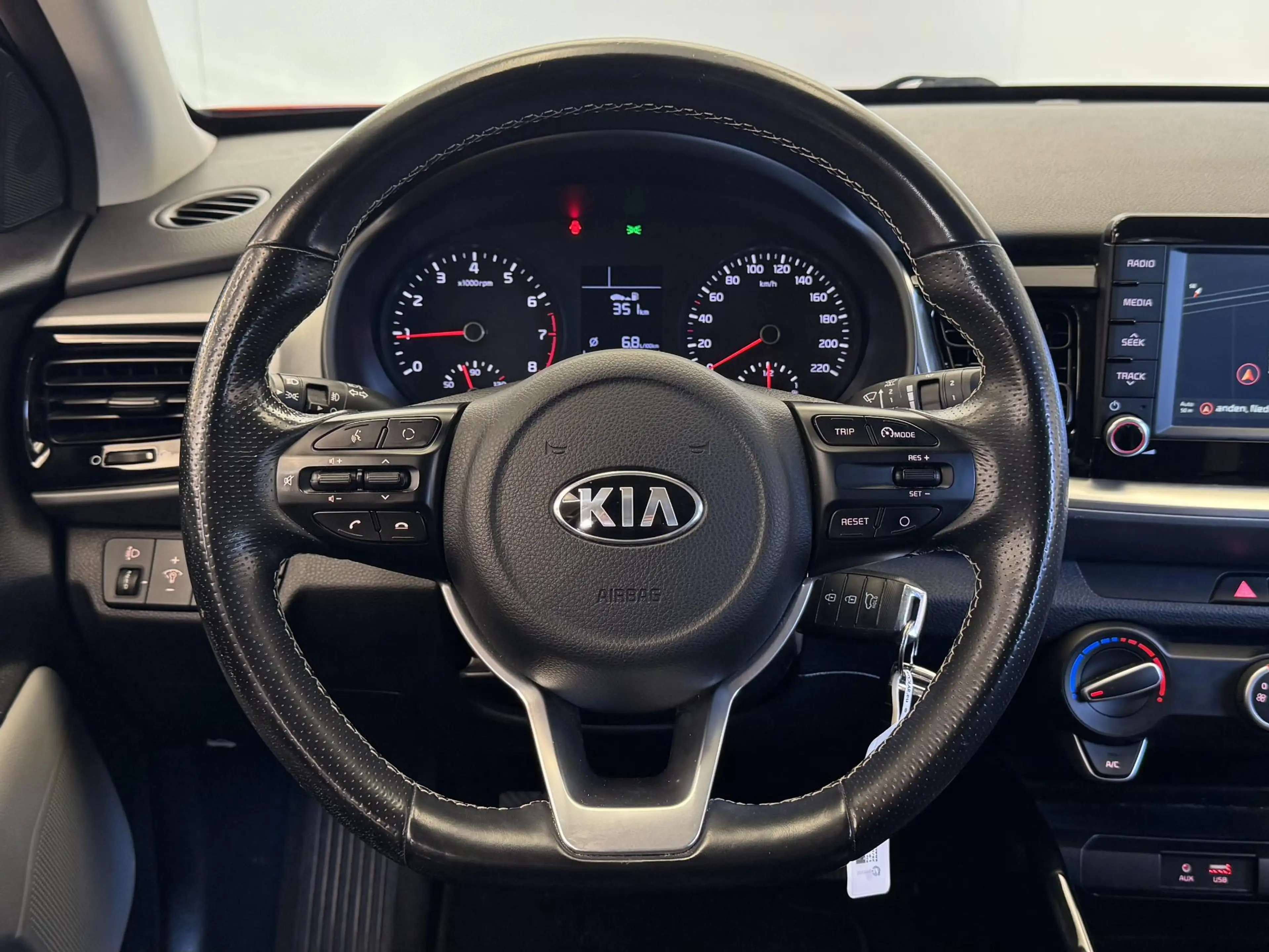 Kia Stonic 1.0 T-GDi Sports Edition | Camera | Cruise | Apple — photo 15