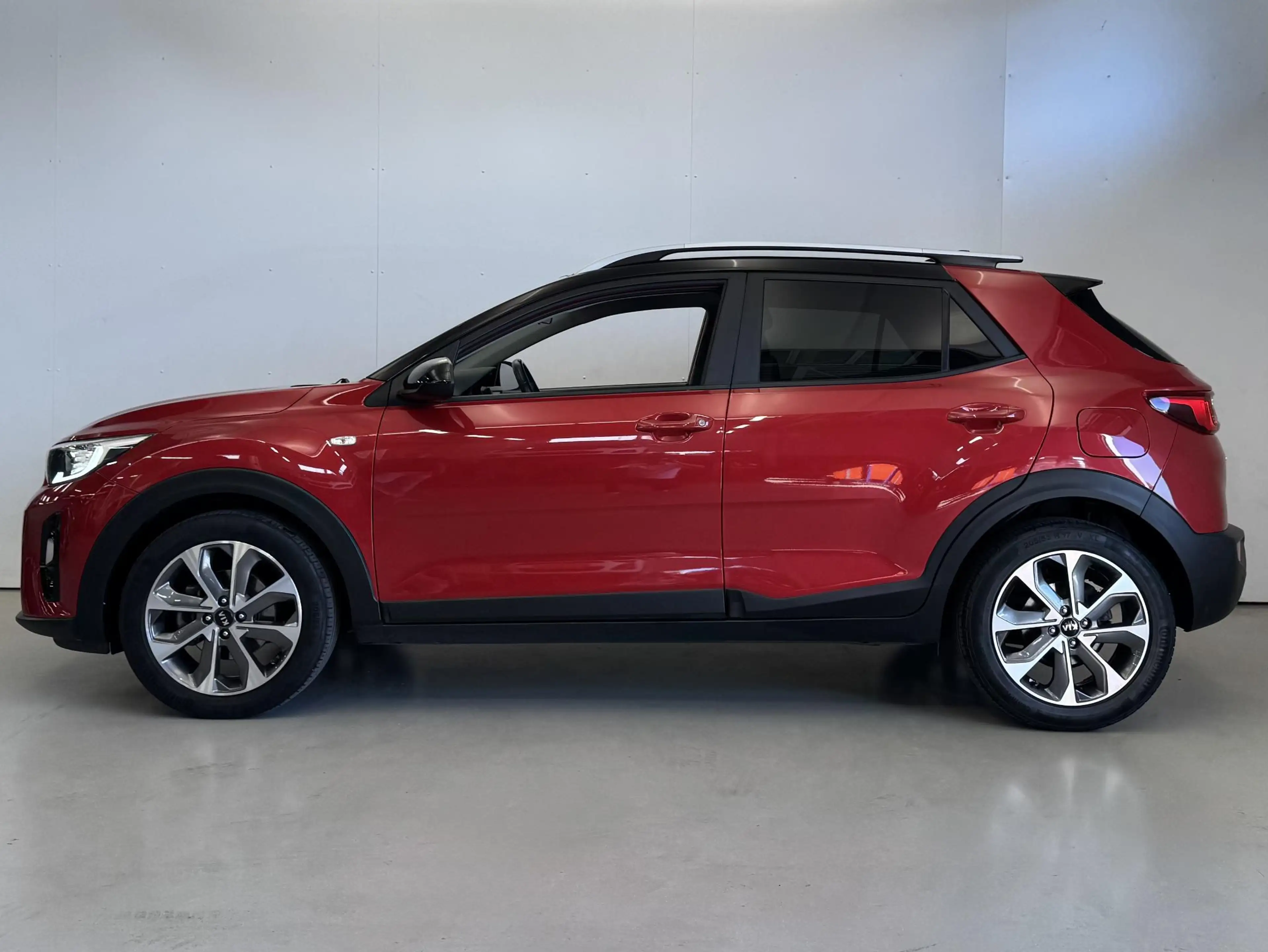 Kia Stonic 1.0 T-GDi Sports Edition | Camera | Cruise | Apple — photo 4
