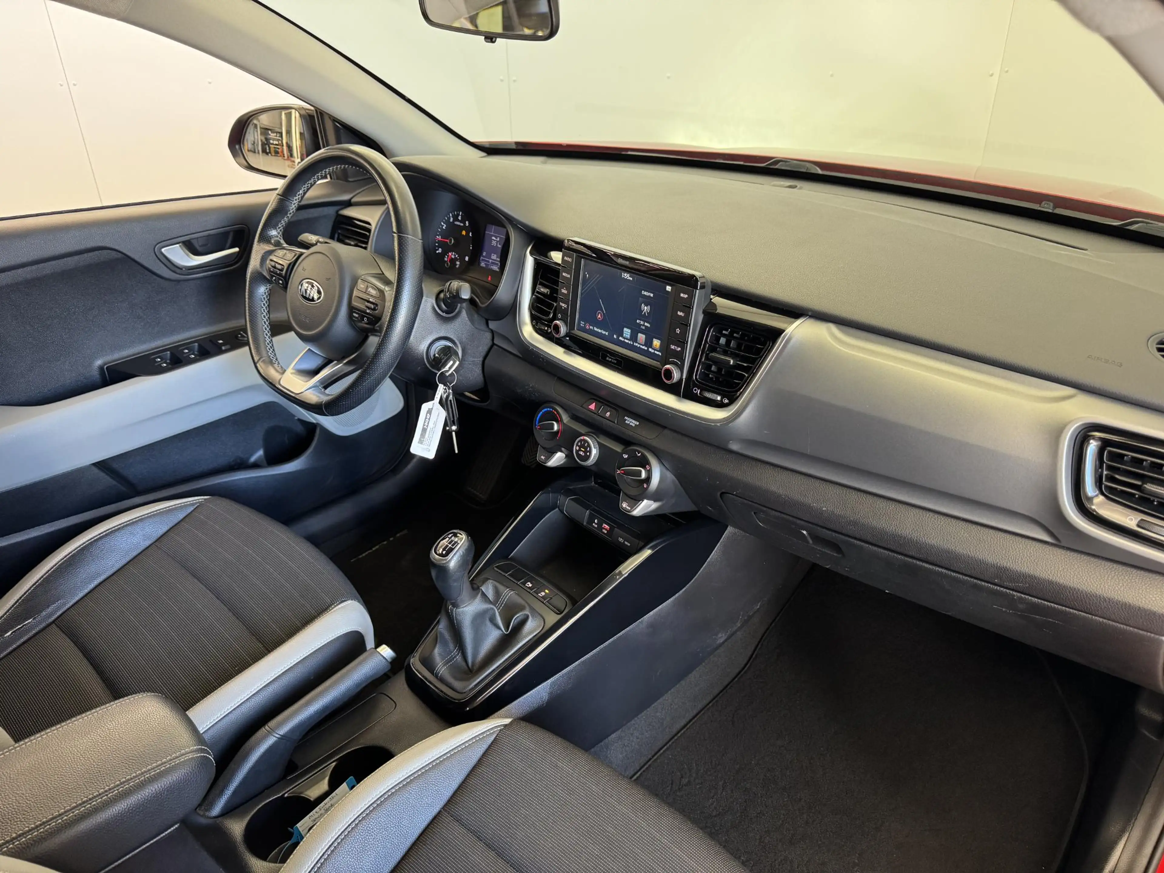Kia Stonic 1.0 T-GDi Sports Edition | Camera | Cruise | Apple — photo 12