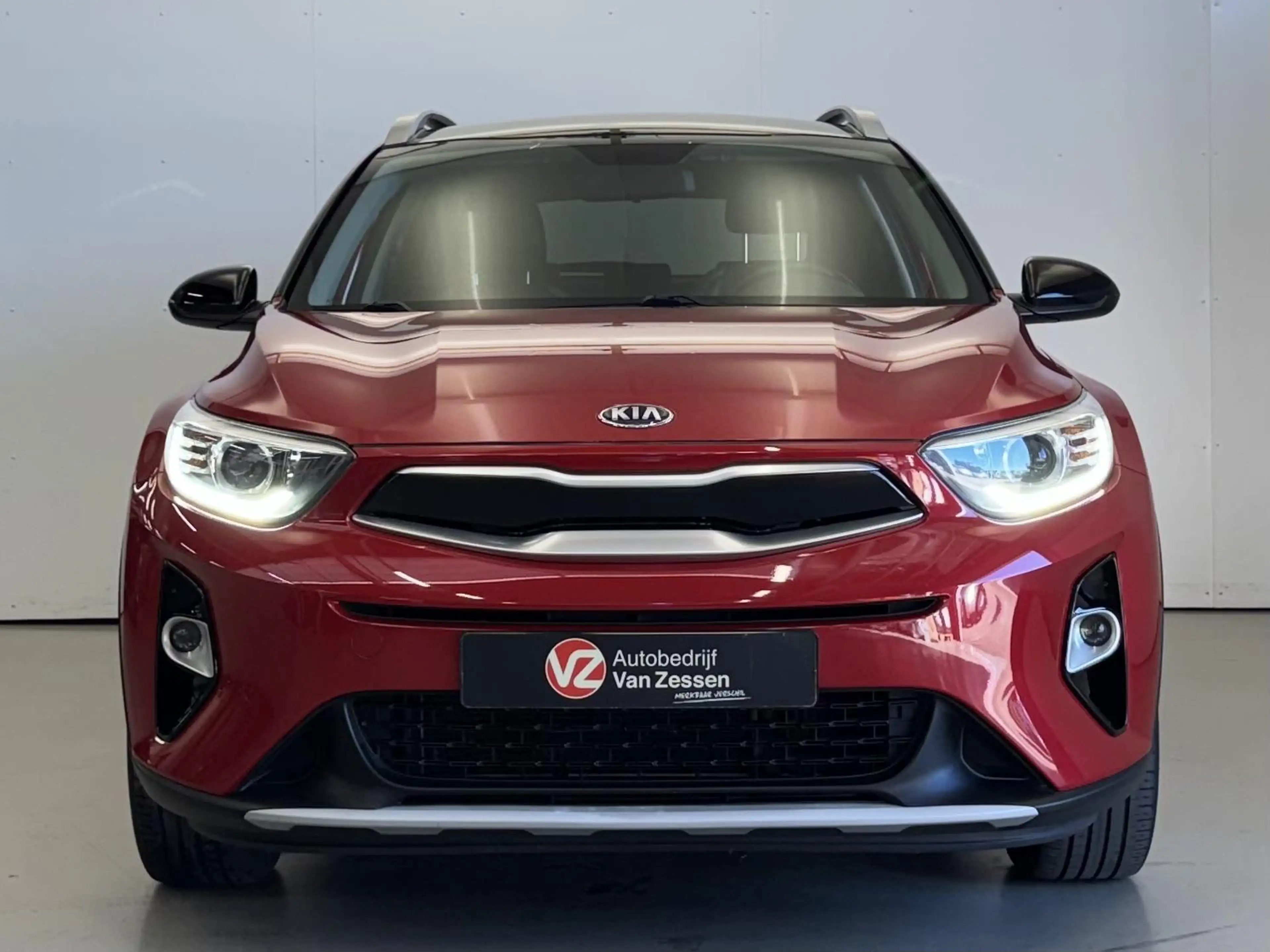 Kia Stonic 1.0 T-GDi Sports Edition | Camera | Cruise | Apple — photo 2