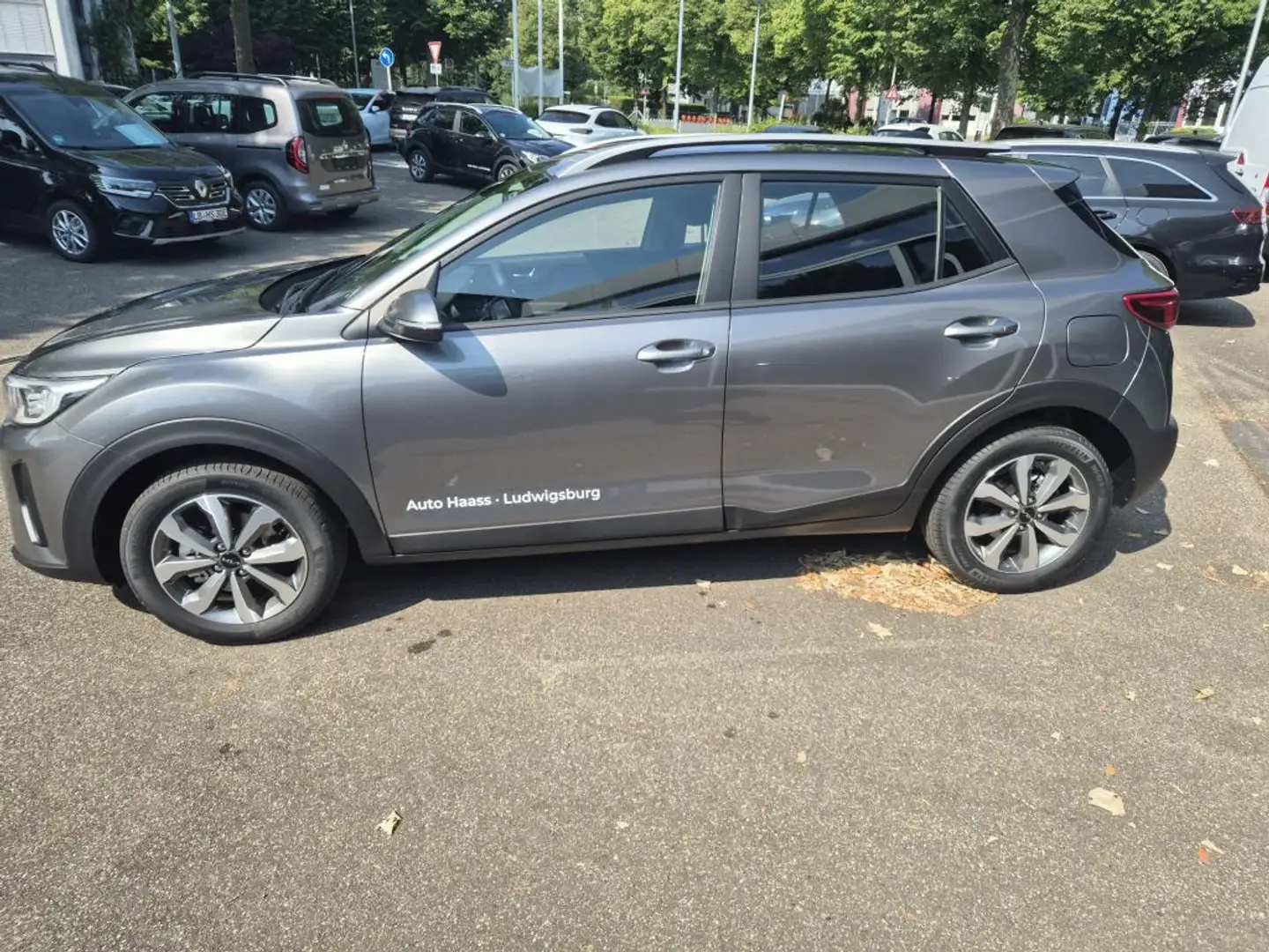 Kia Stonic 1.2 Vision Grau - 2