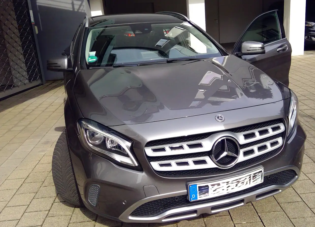 Mercedes-Benz GLA 220